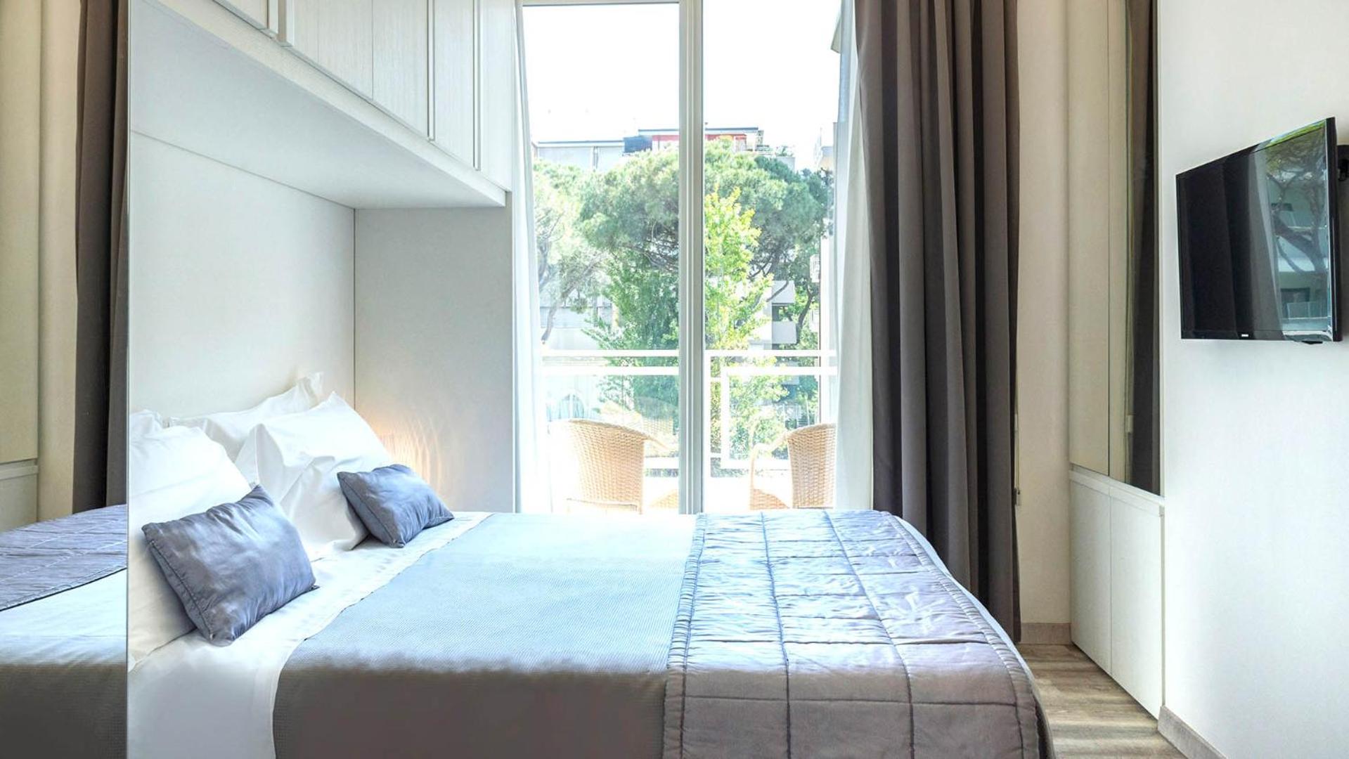 Triple Room with Side Sea View - Photo 2