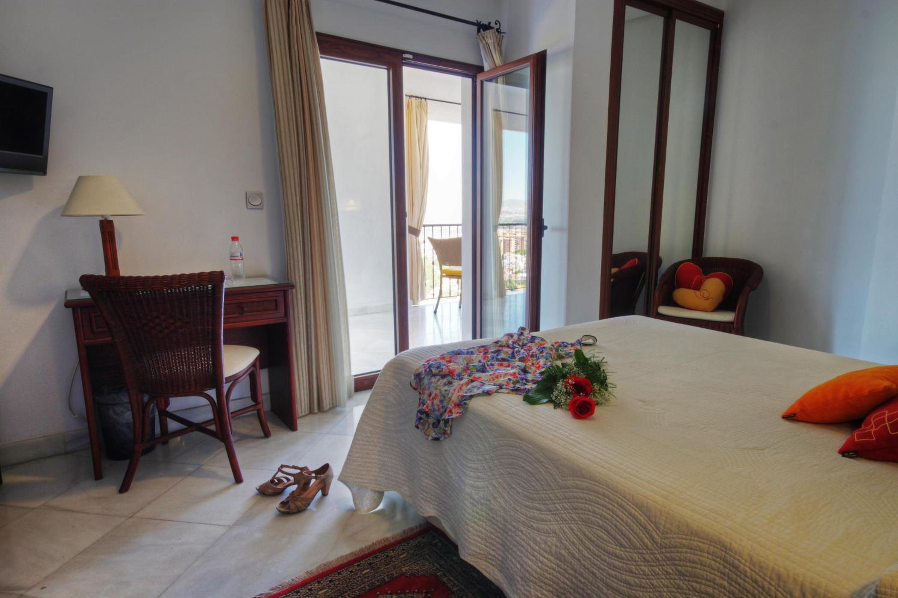 Superior Double or Twin Room with Terrace - Photo 11