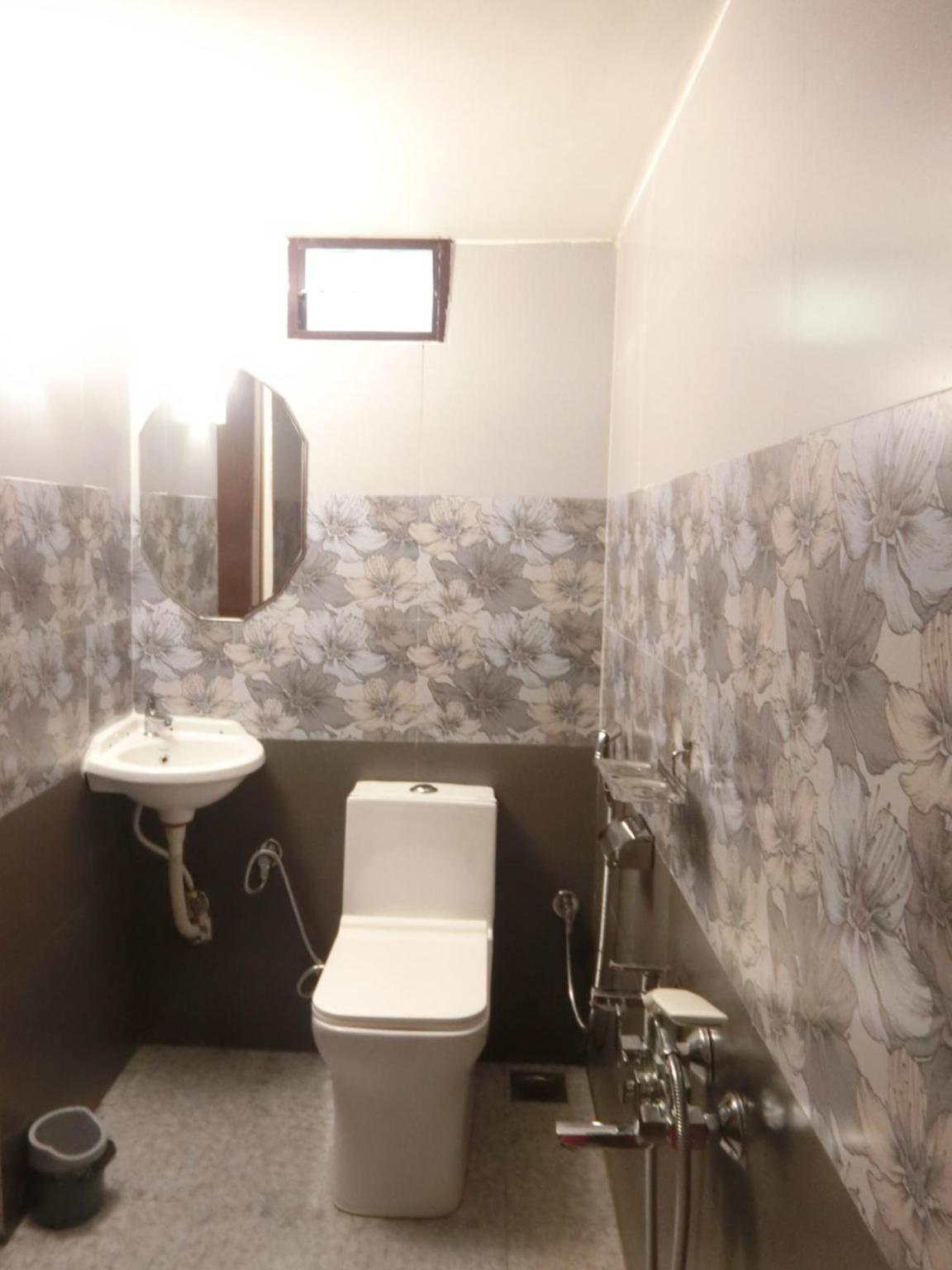 Twin Room with Bathroom photo 3