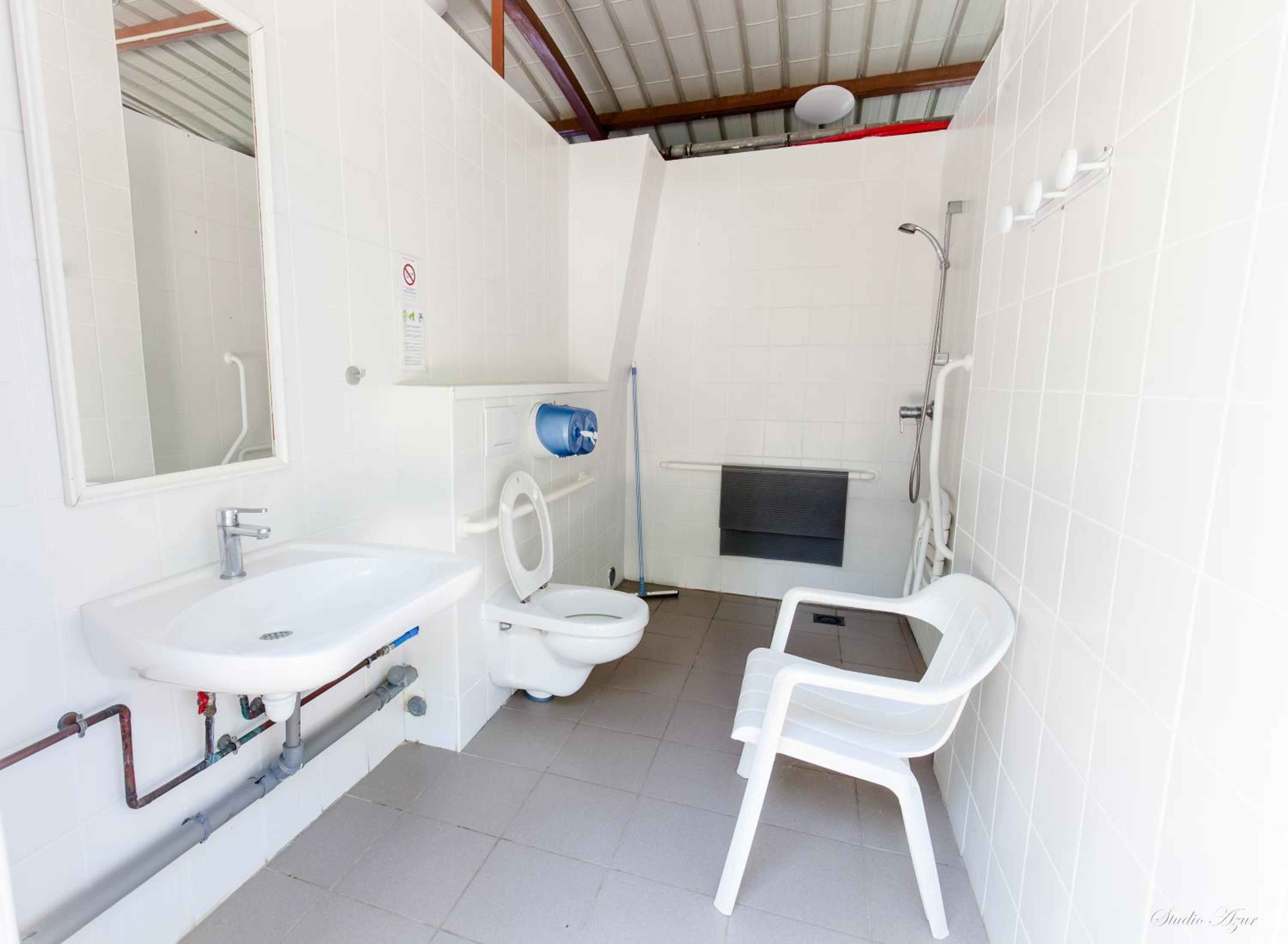 Family Room - Disability Access - Photo 4