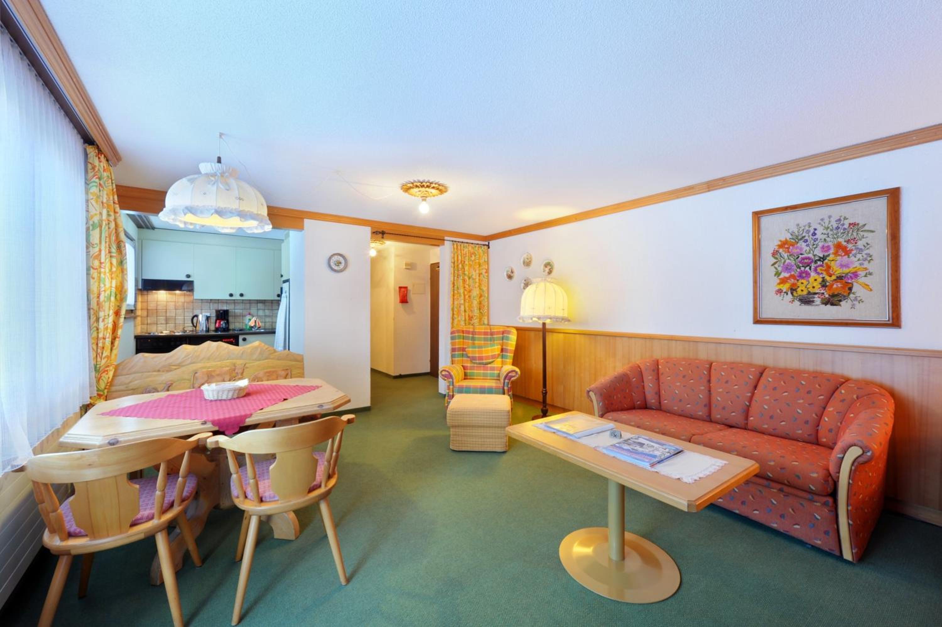 Economy One-Bedroom Apartment (548)