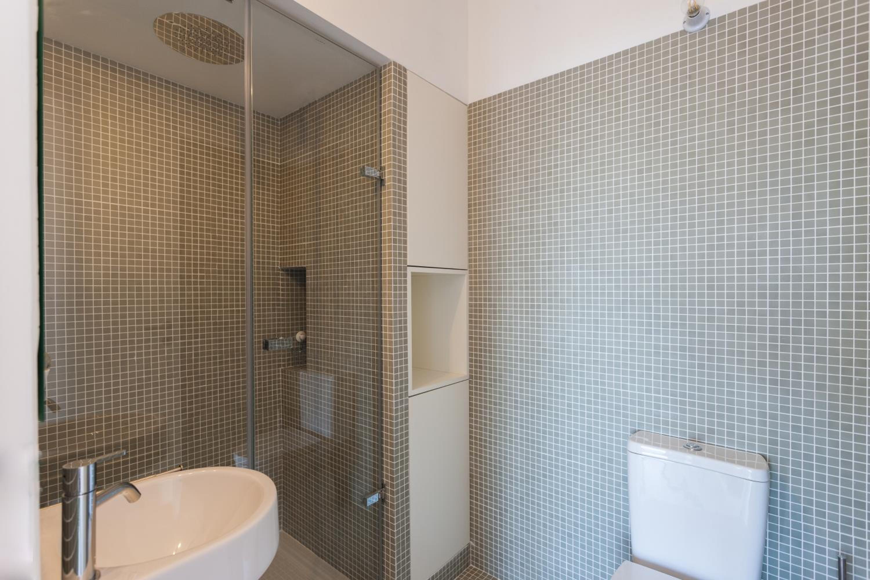 Apartment with Balcony - Photo 3