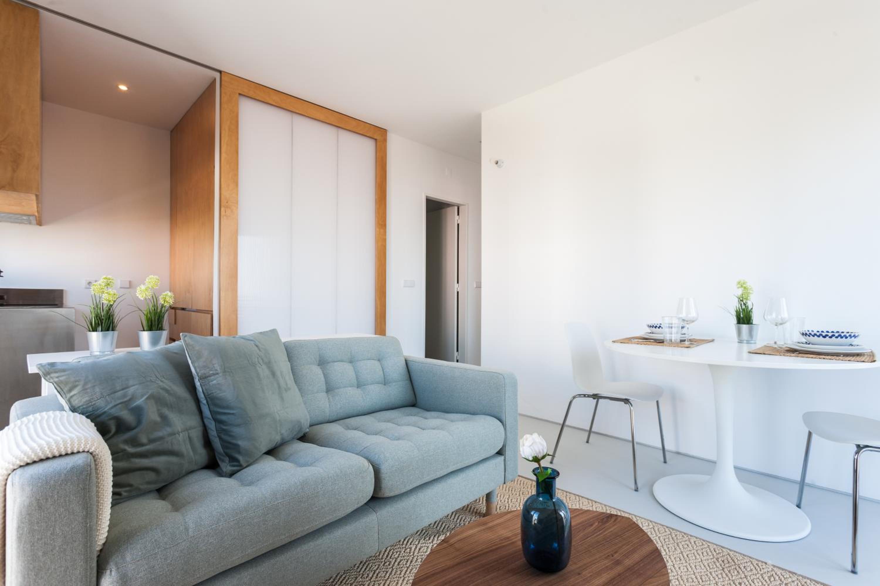 Apartment with Balcony - Photo 10
