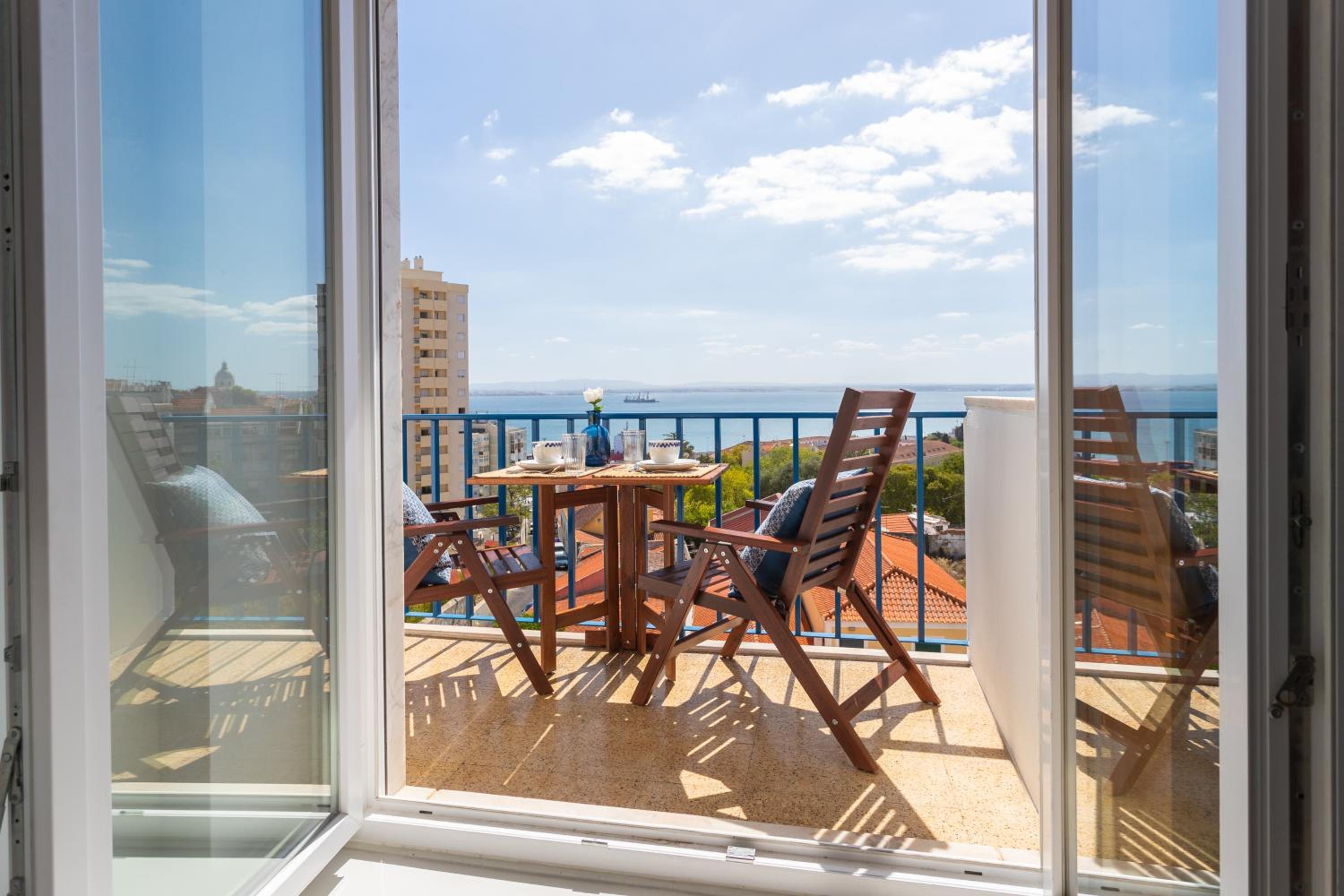 Apartment with Balcony - Photo 12