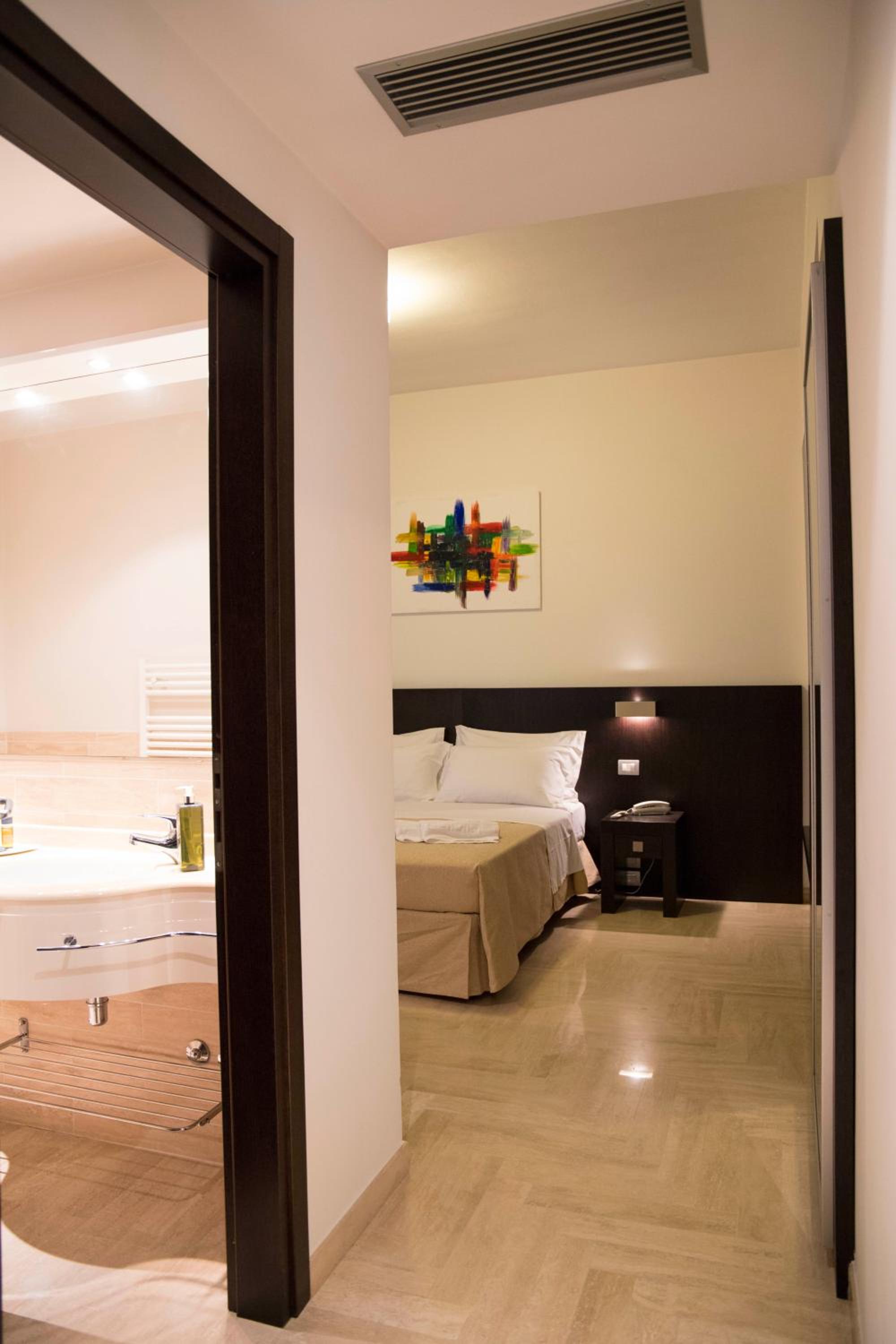 Double or Twin Room - Photo 12