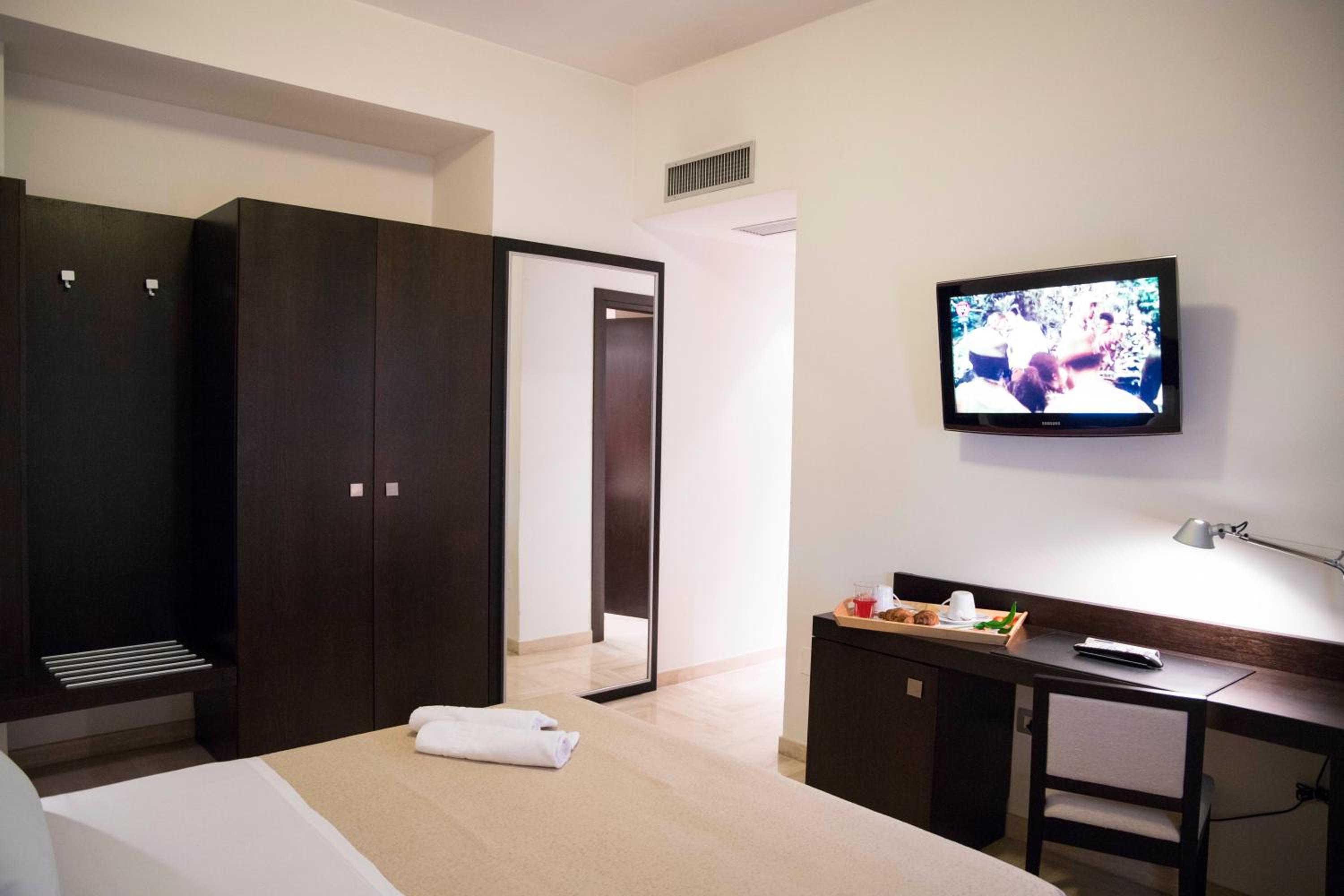Double or Twin Room - Photo 14