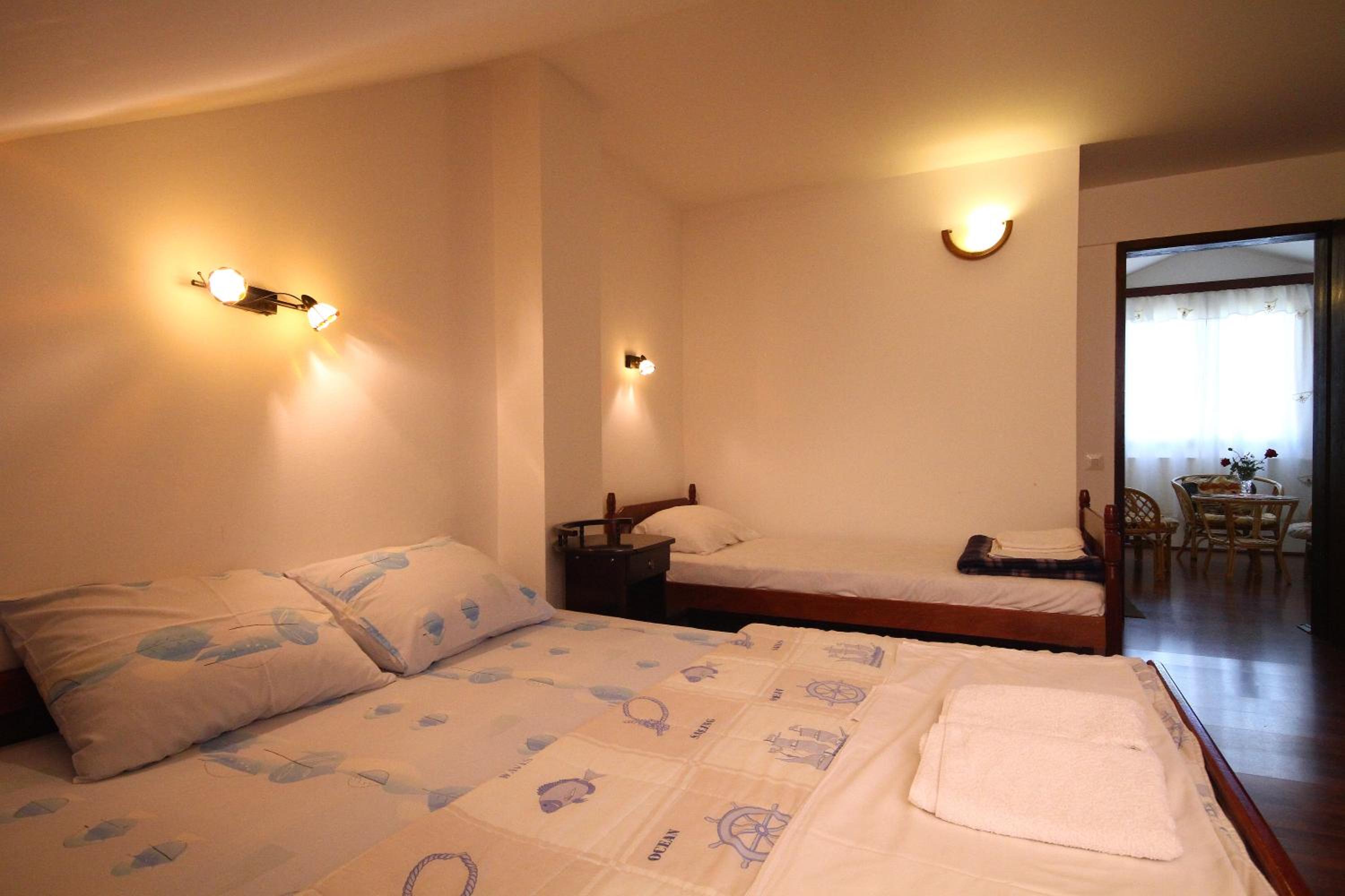Comfort Two-Bedroom Apartment with Terrace - Photo 12