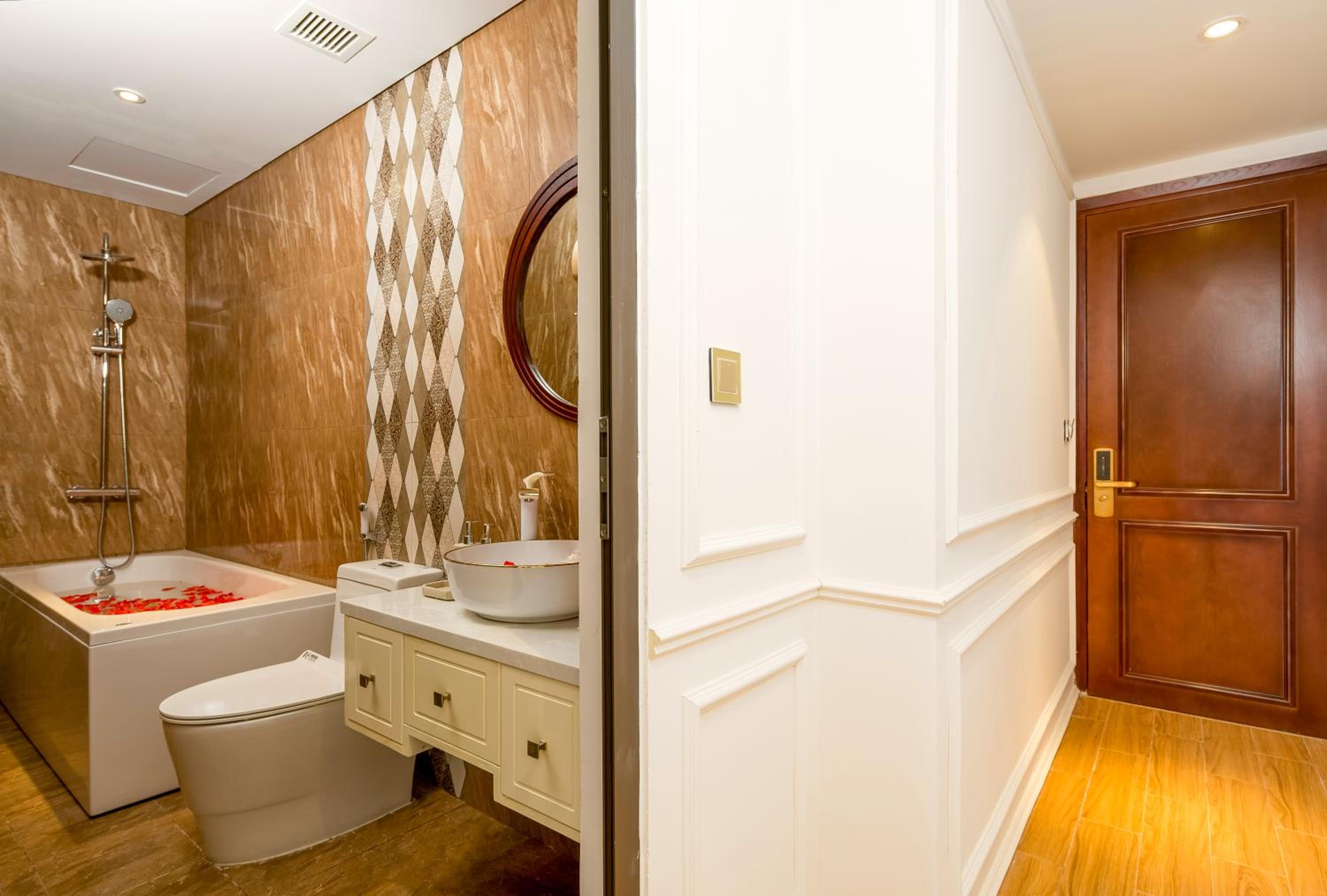Deluxe Twin Room with Bathtub  - Photo 4