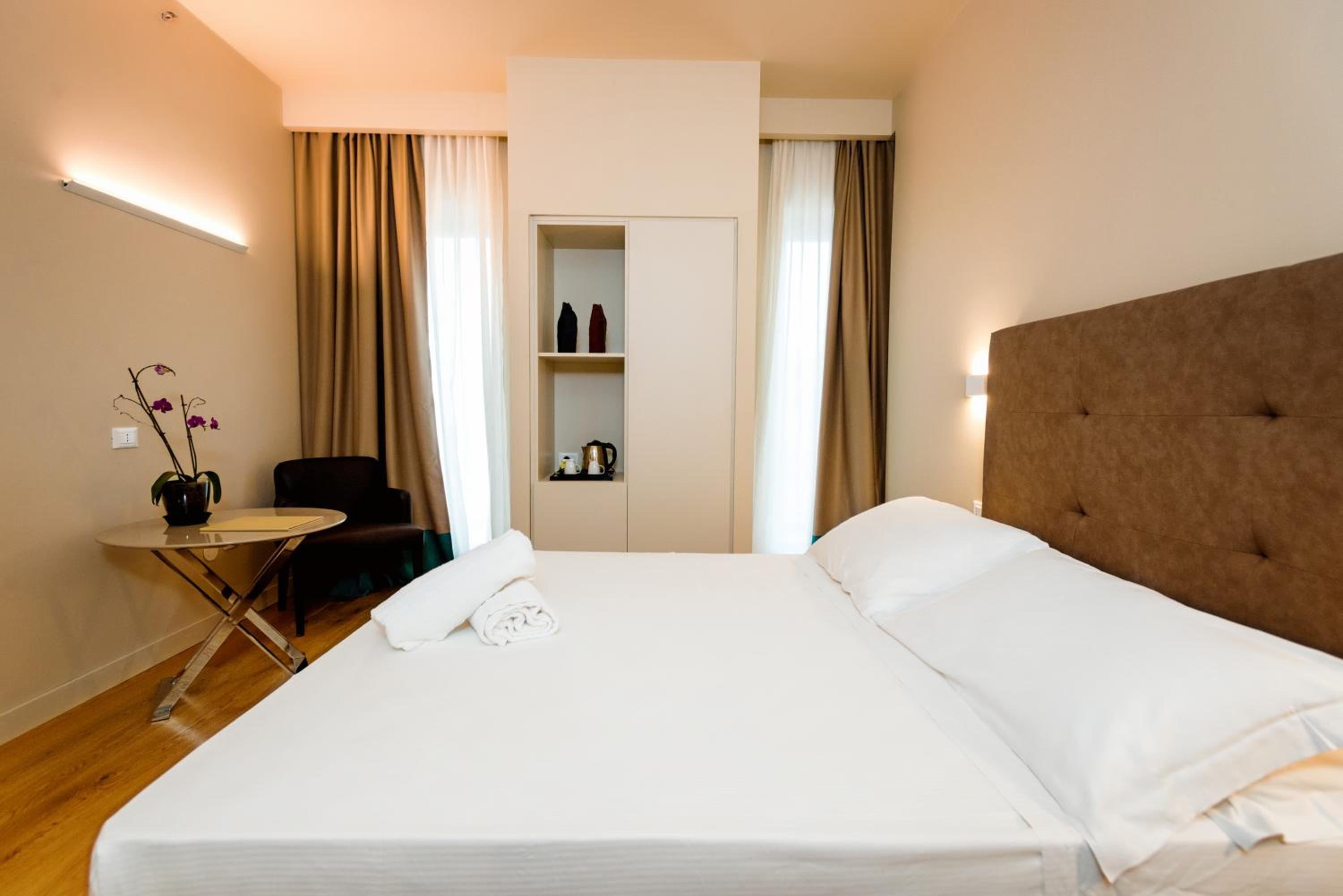 Standard Double Room - Photo 4