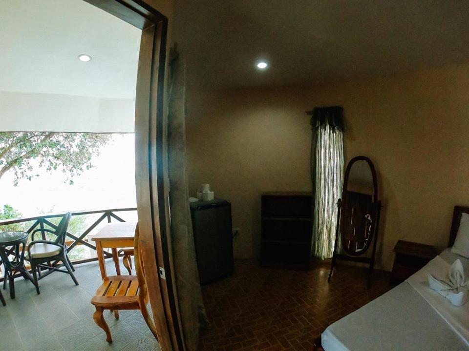 Bungalow - Water Front  - Photo 13