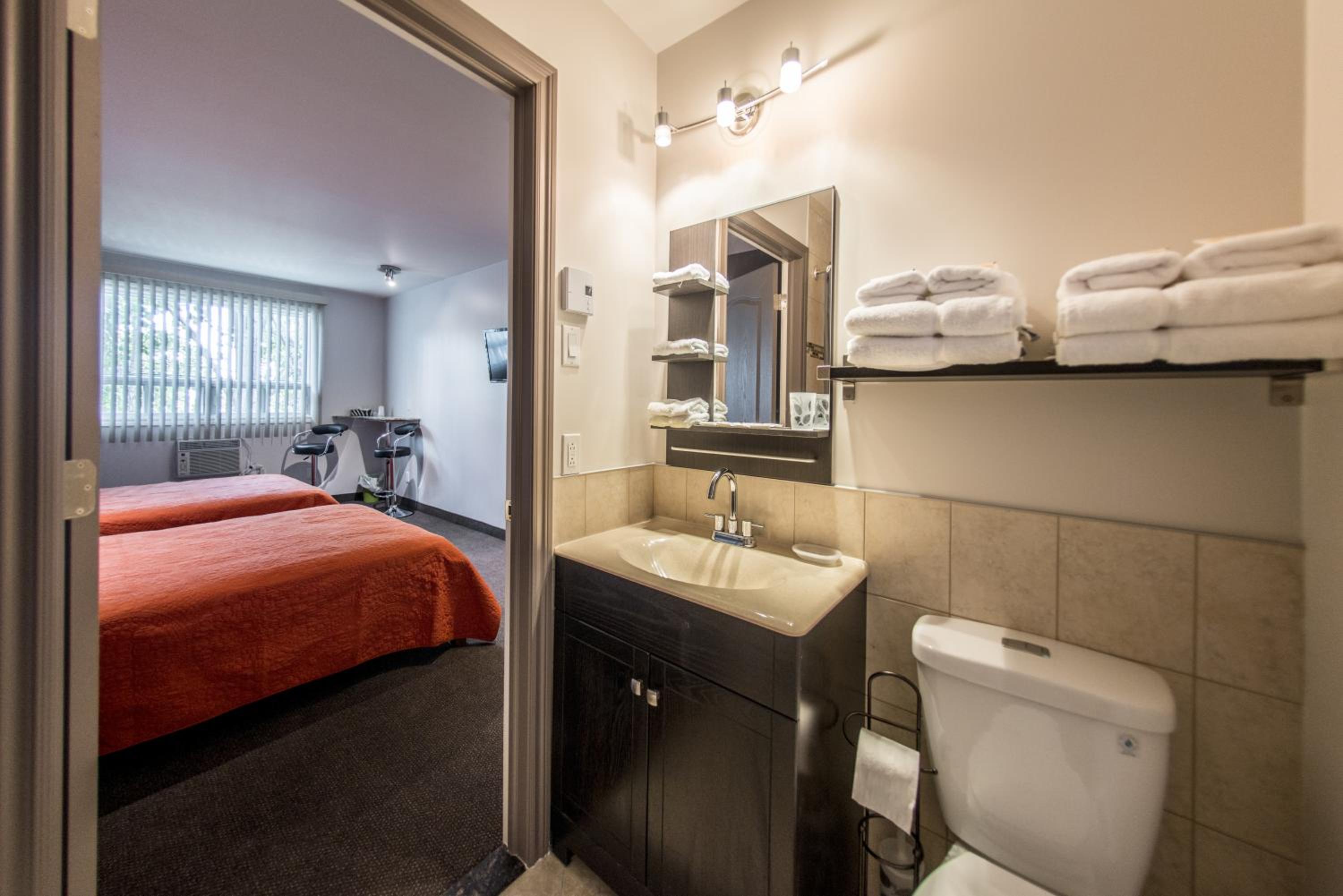 Double Room with Two Double Beds thumbnail 6