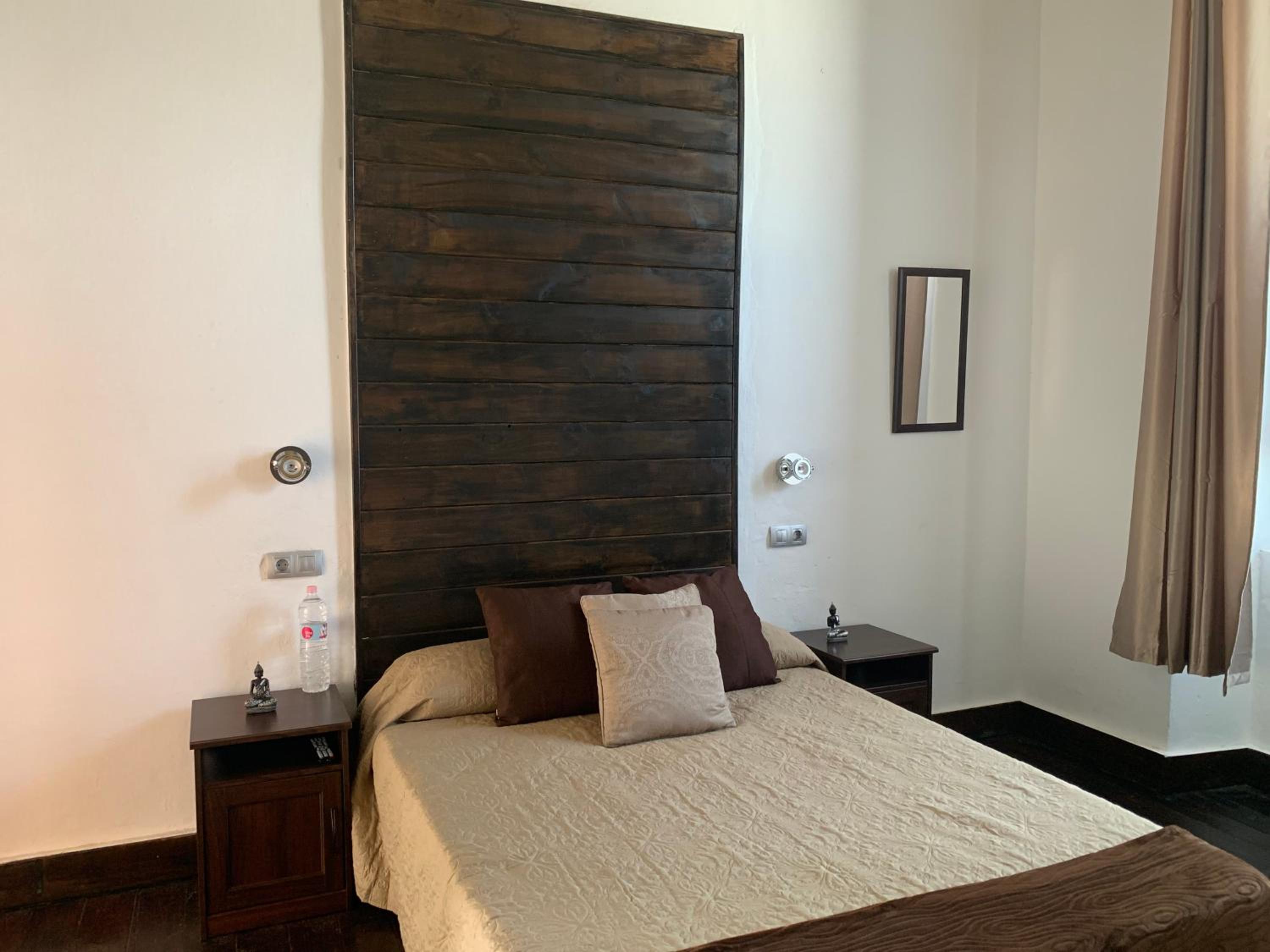 Double Room with Private Bathroom - Photo 3