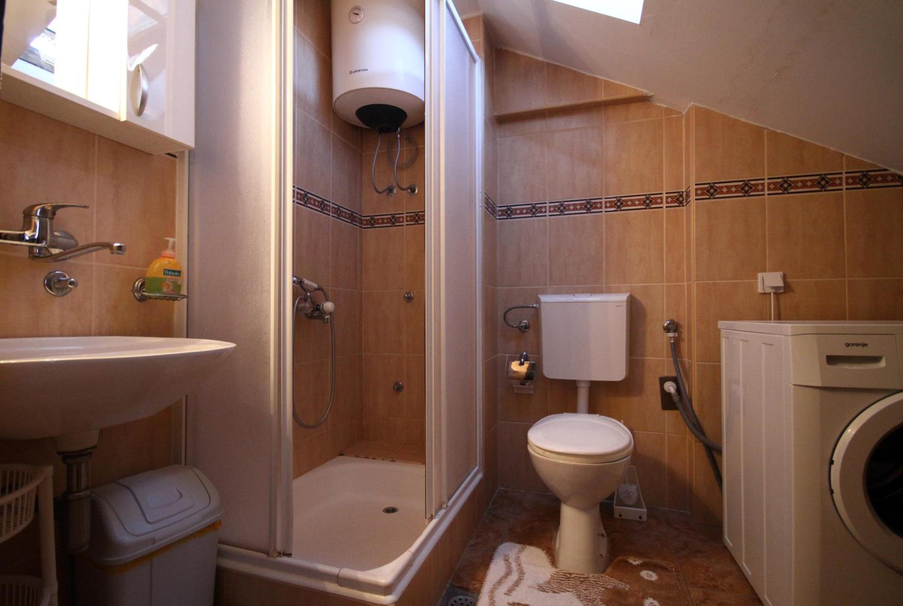 Comfort Two-Bedroom Apartment with Terrace - Photo 11