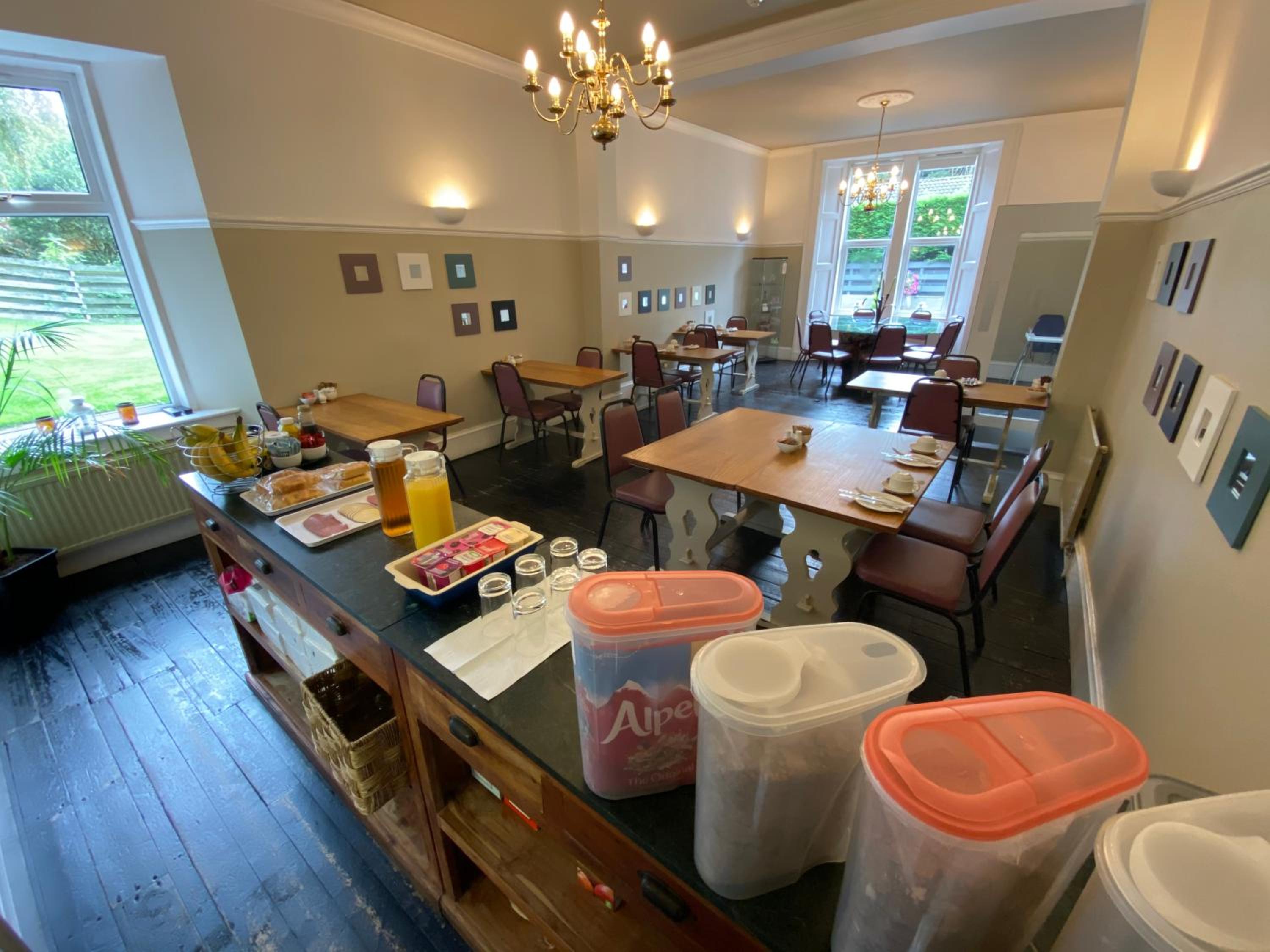 Standard King Room - Photo 15
