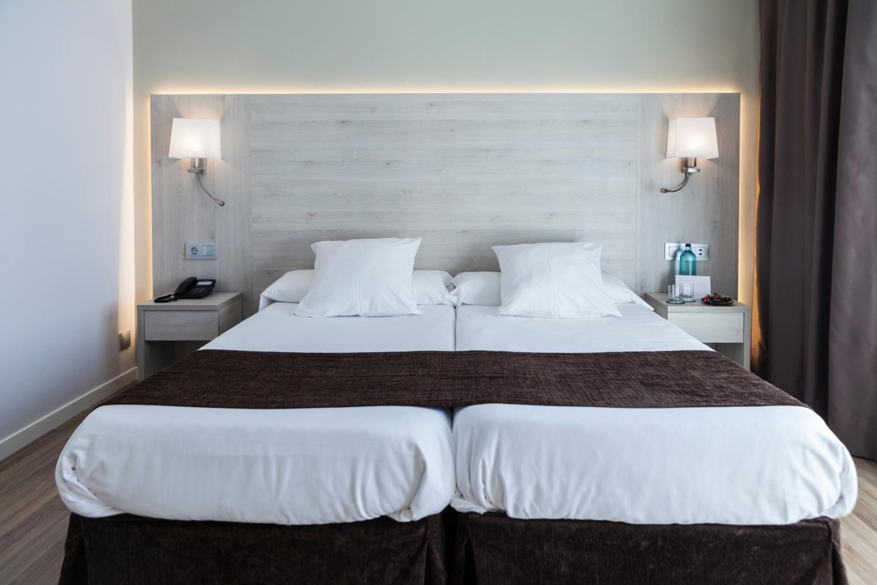 Double or Twin Room - Photo 3