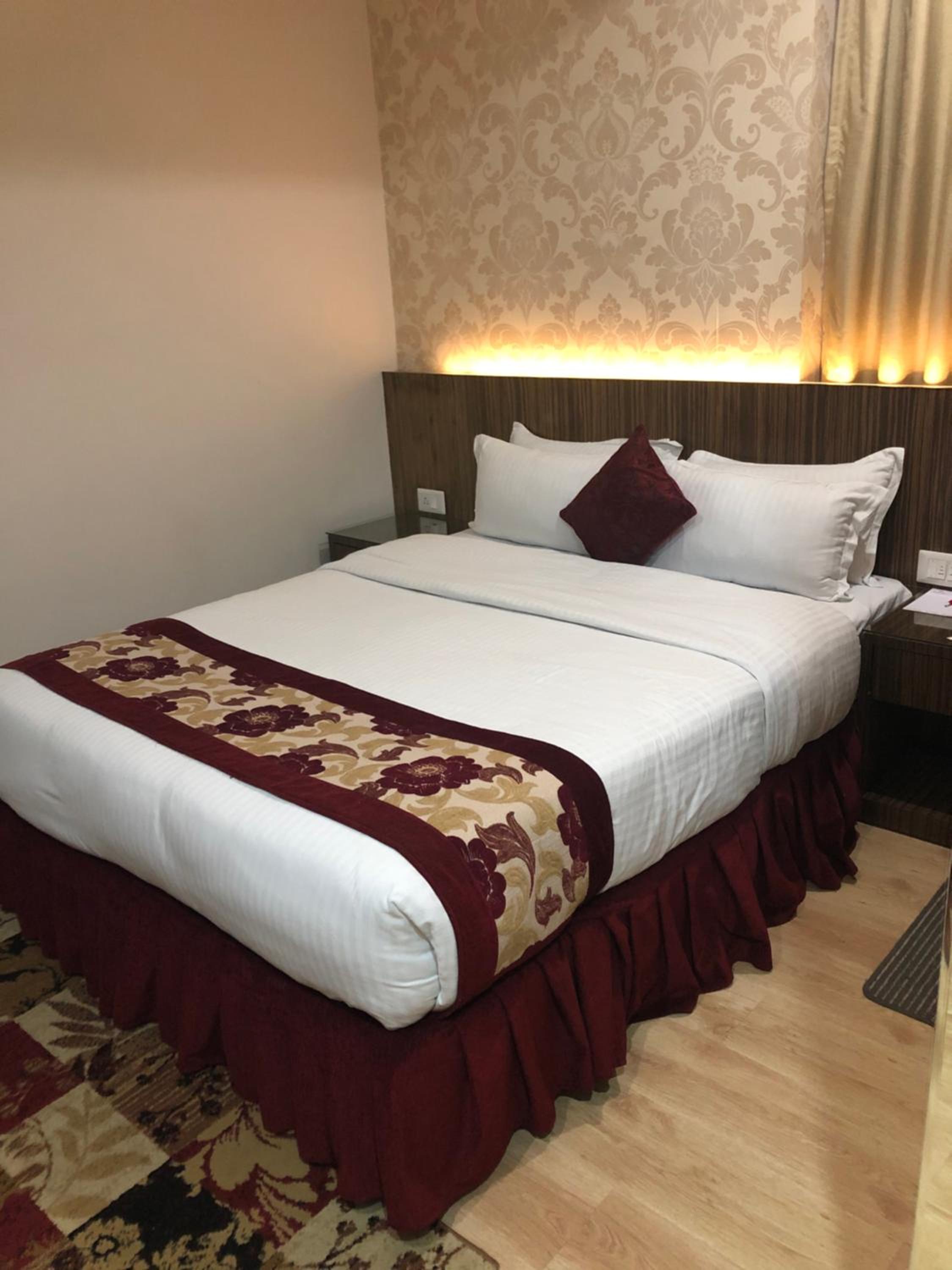 Standard Queen Room