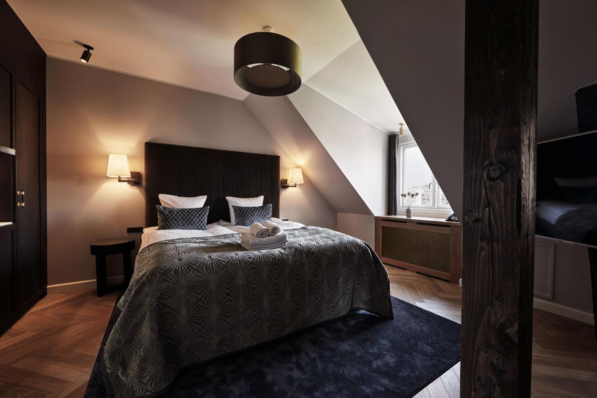 Signature Suite - Photo 8