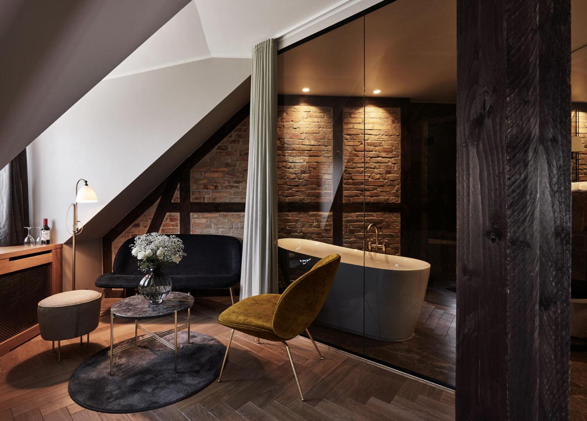 Signature Suite - Photo 9