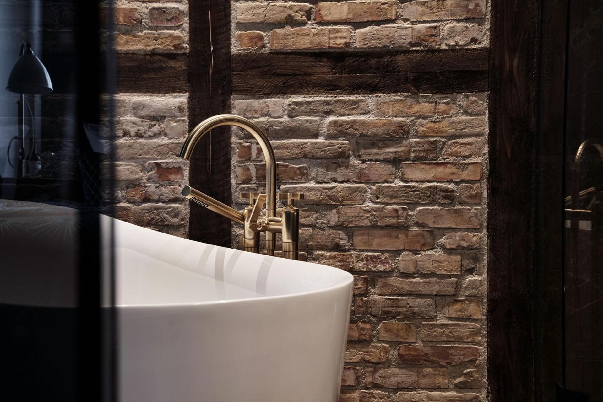 Signature Suite - Photo 10
