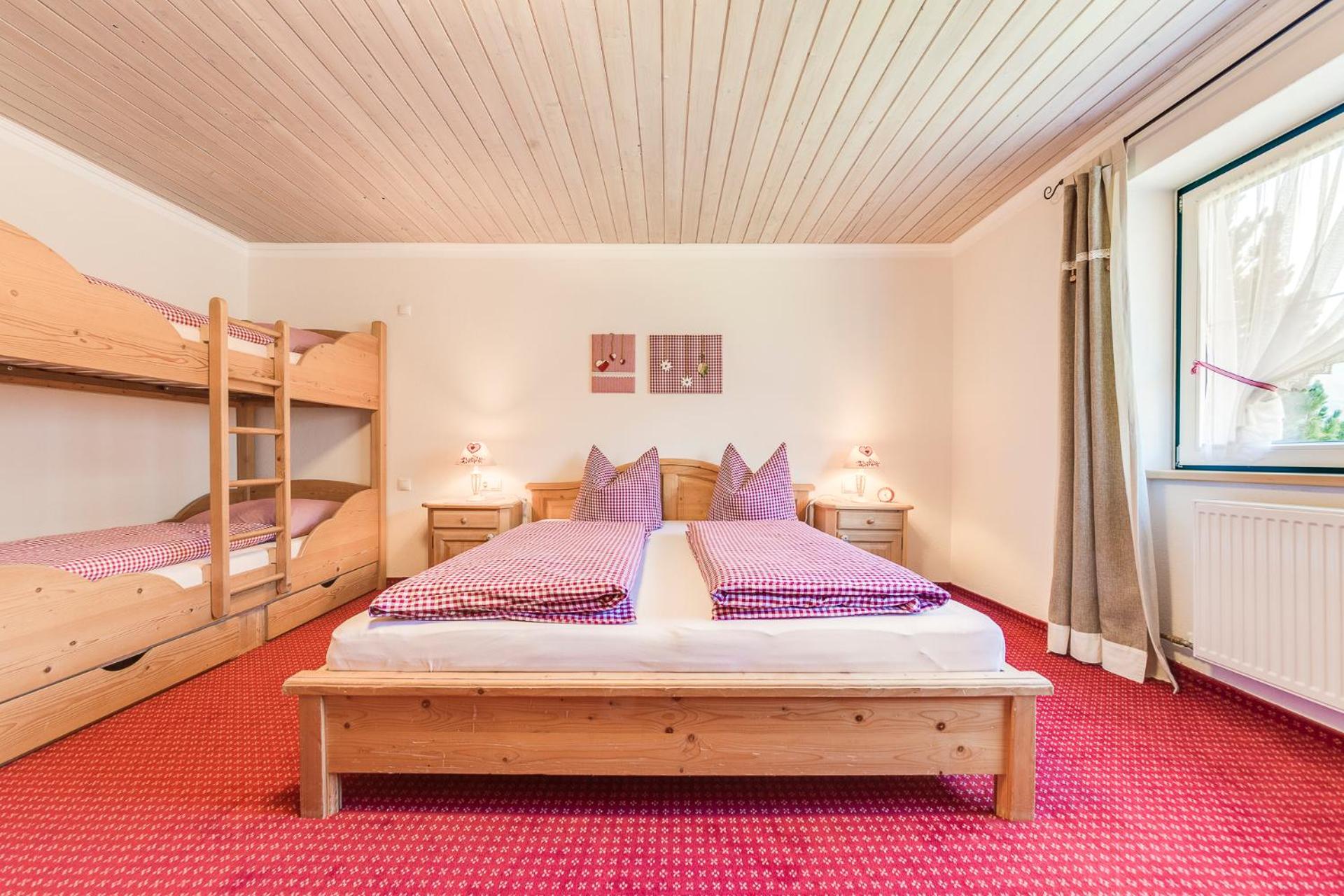 Seven-Bedroom House photo 1