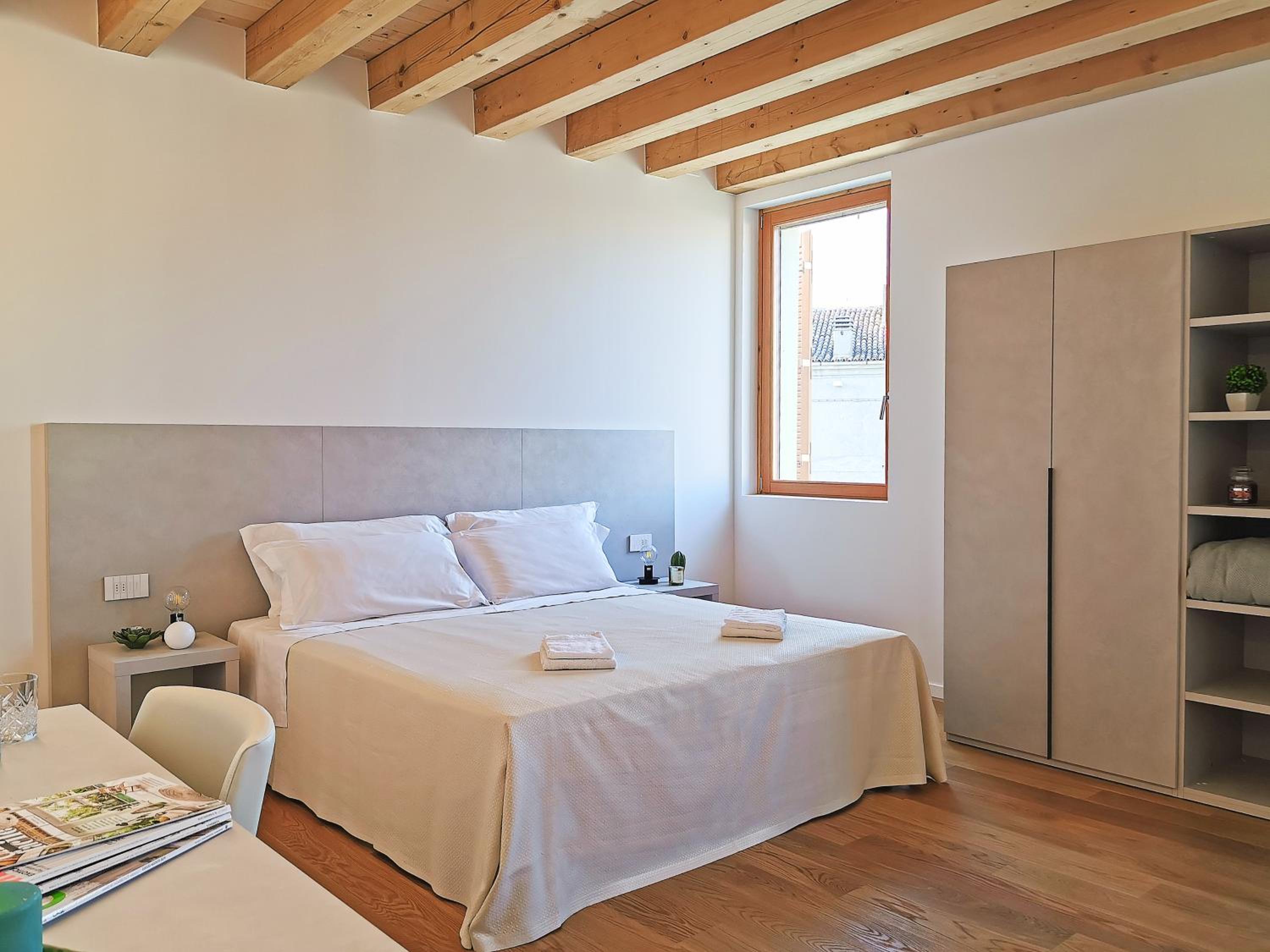 Triple Room with View - Photo 7