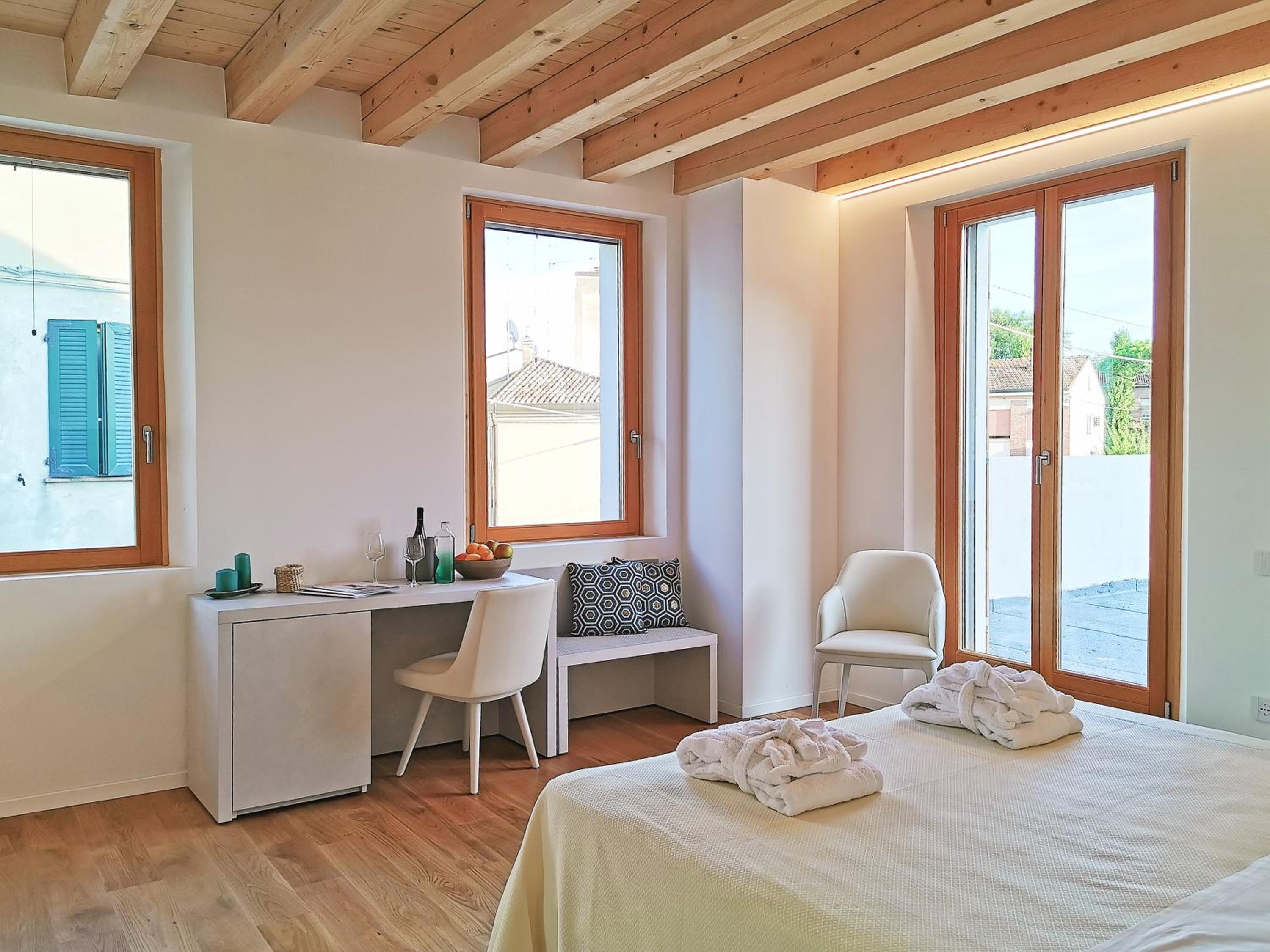 Suite - Photo 5