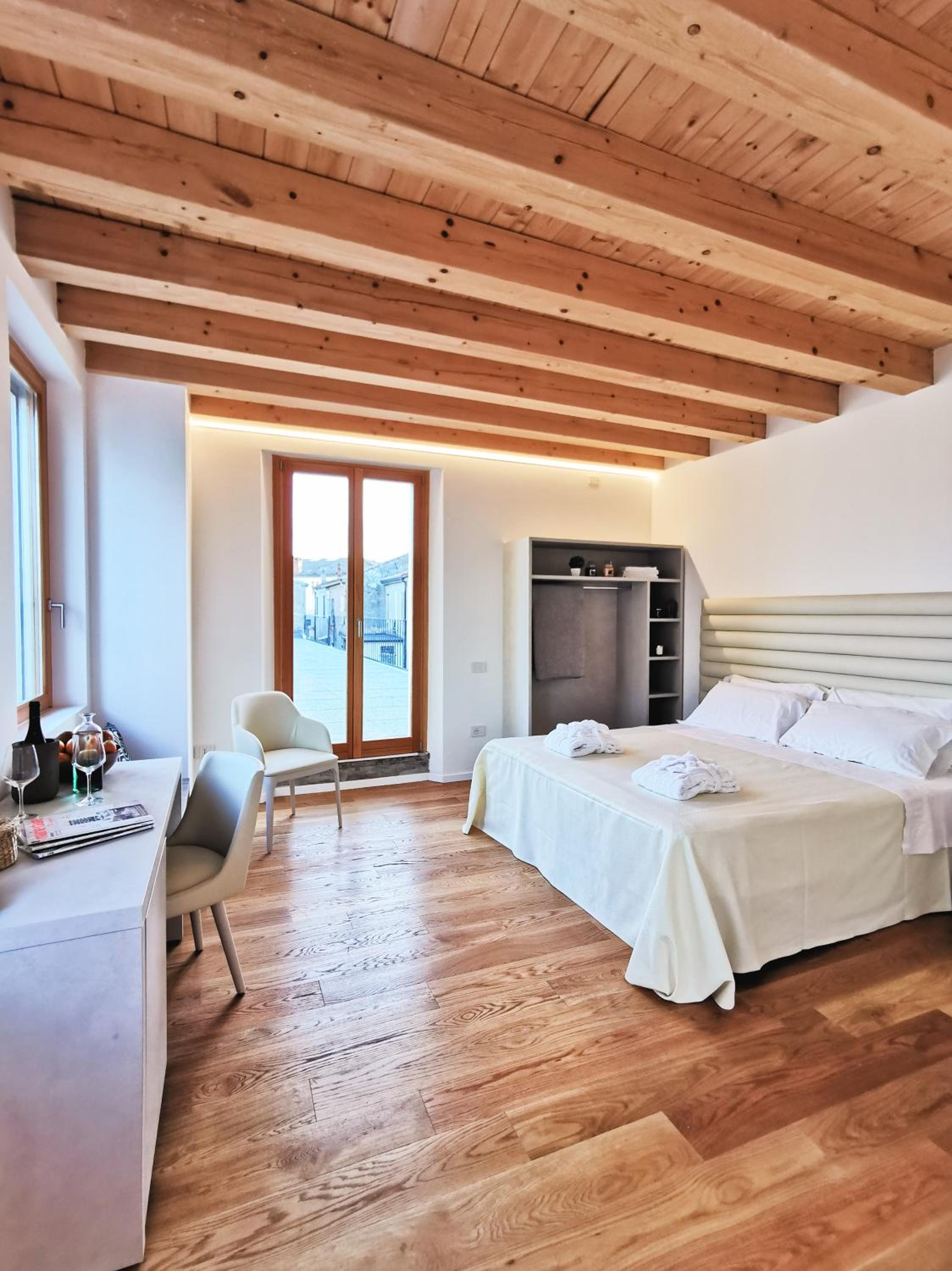 Suite - Photo 3