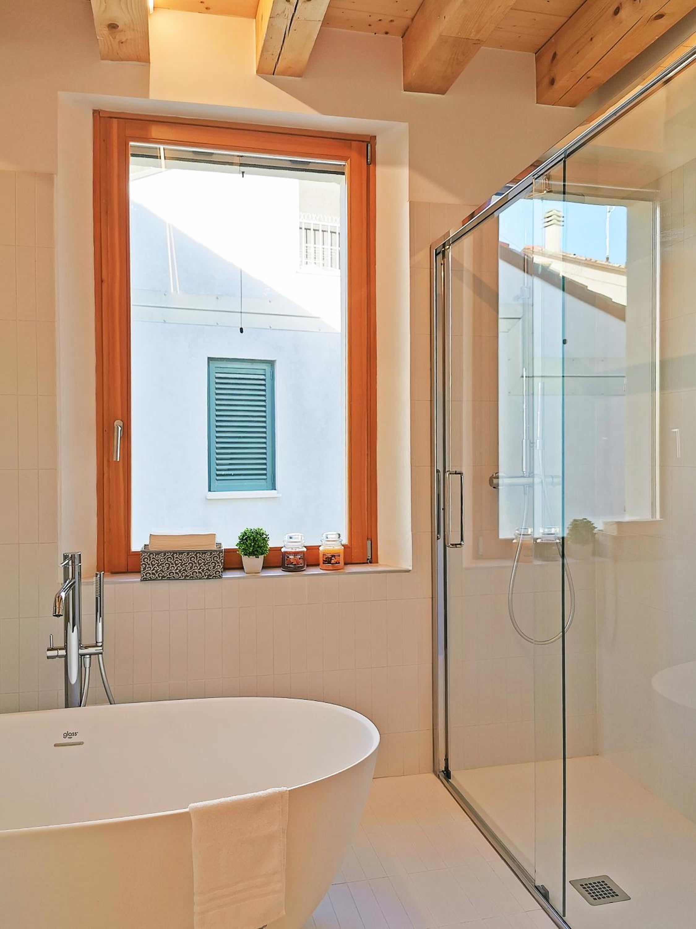 Superior Suite - Photo 9