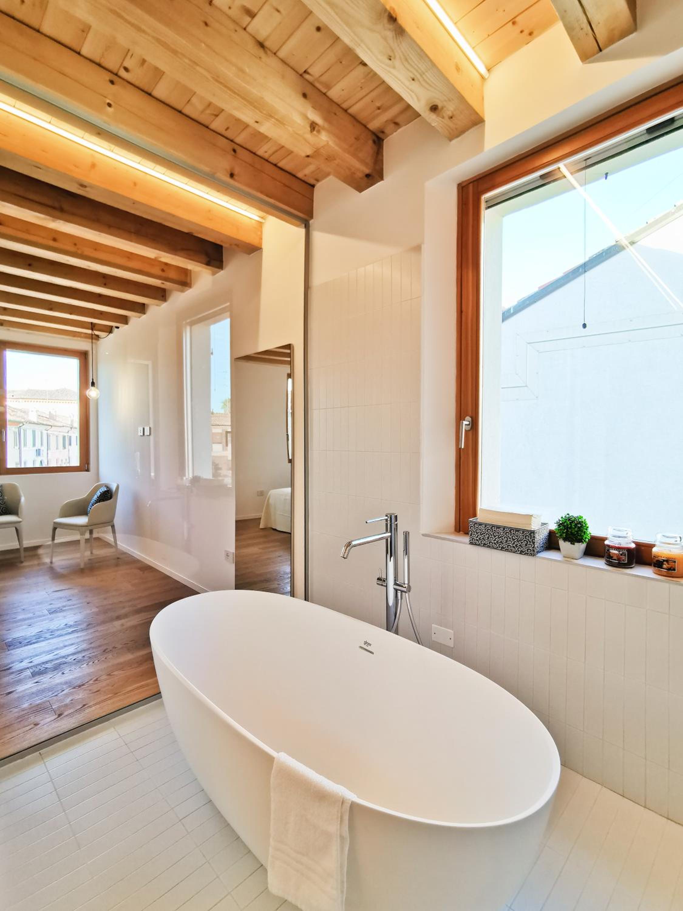 Superior Suite - Photo 11