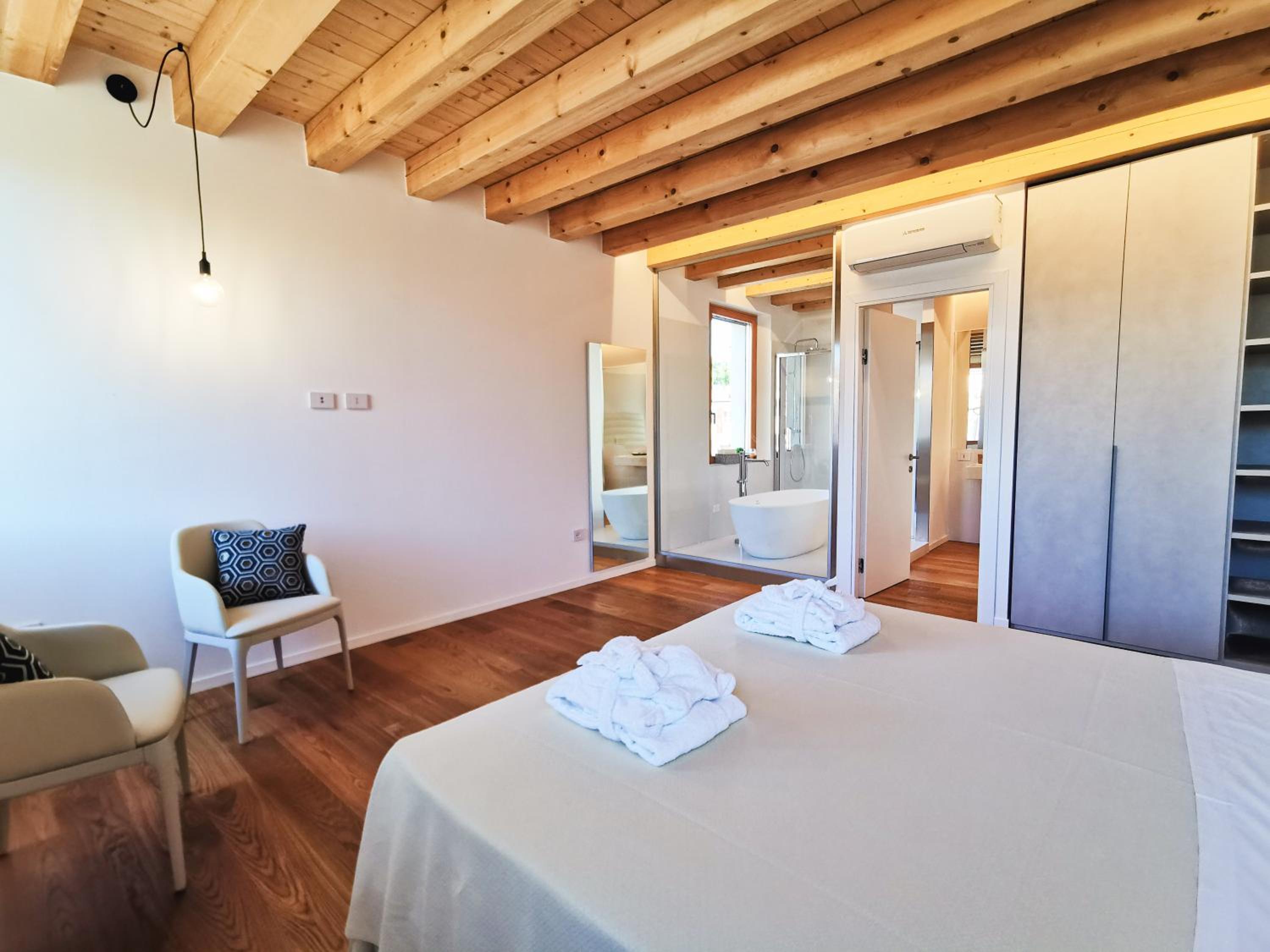 Superior Suite - Photo 4