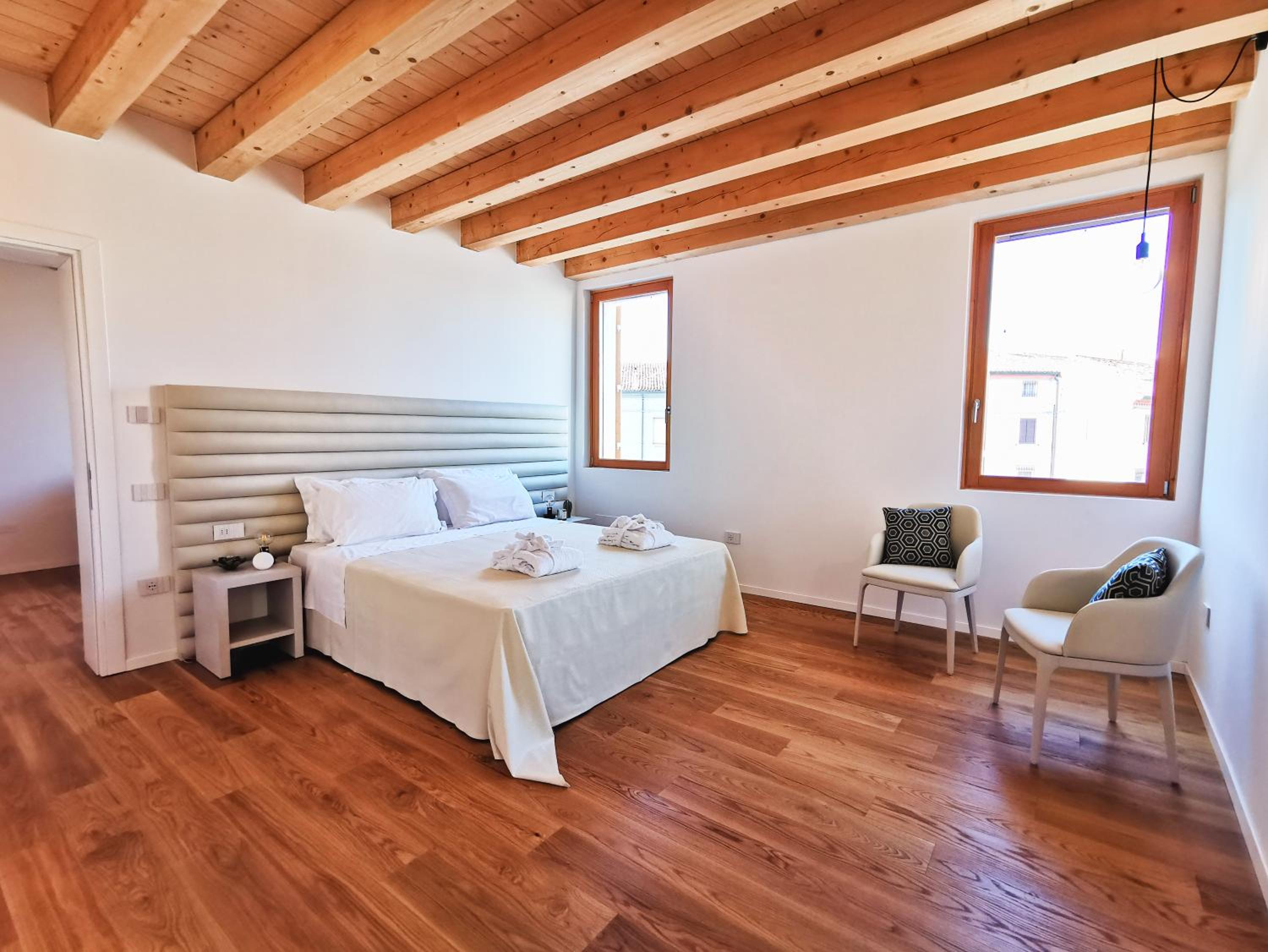 Superior Suite - Photo 5