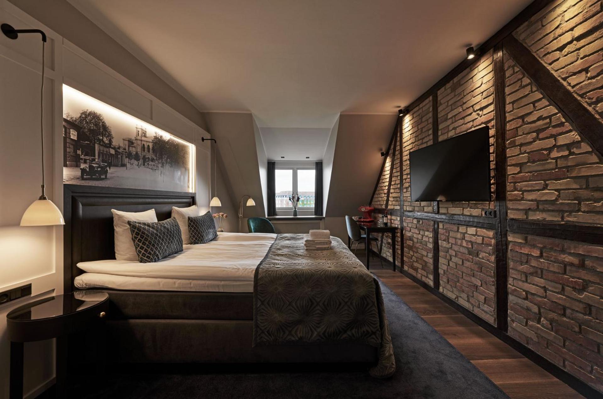 Signature Suite - Photo 7
