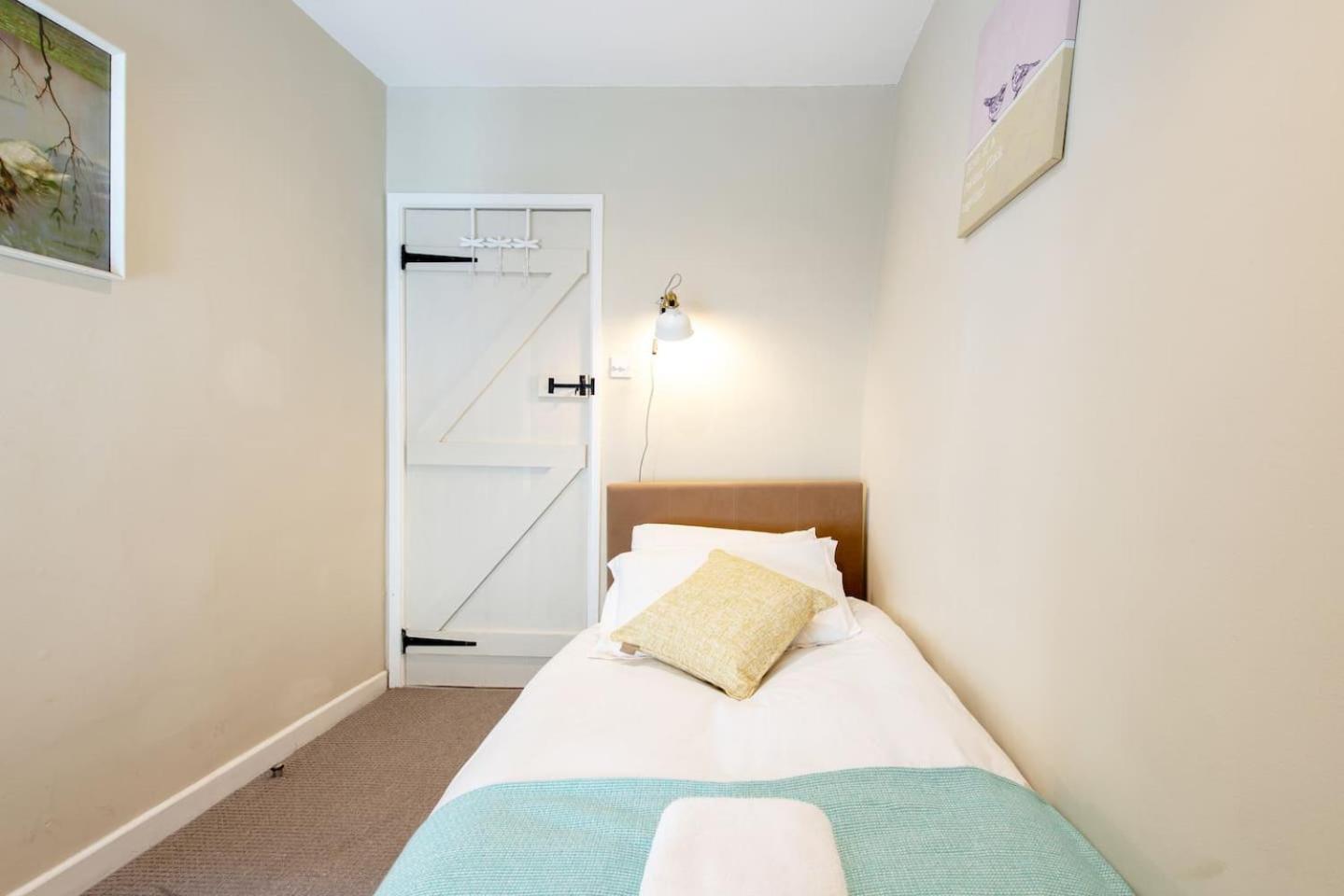 Two-Bedroom House photo 2
