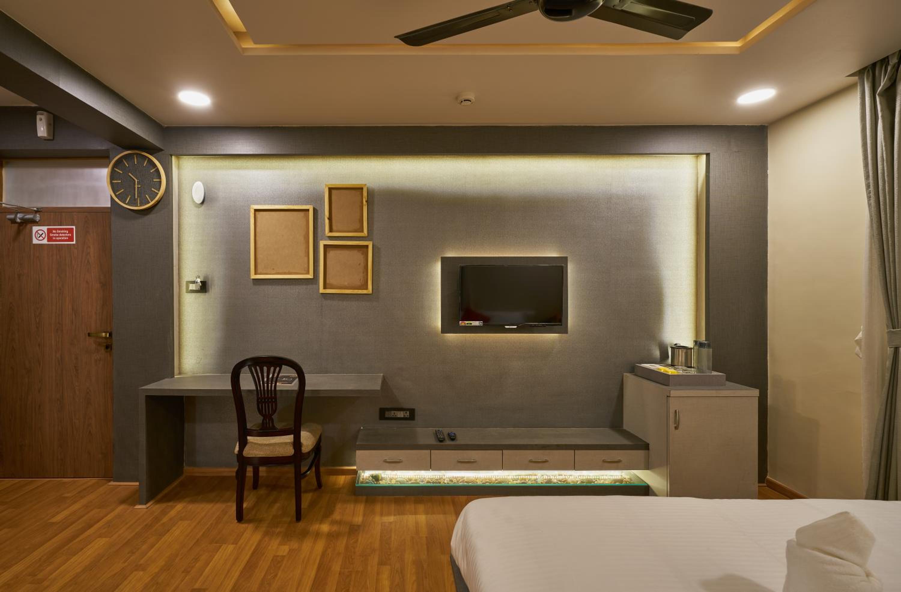 Premium Room - Photo 10