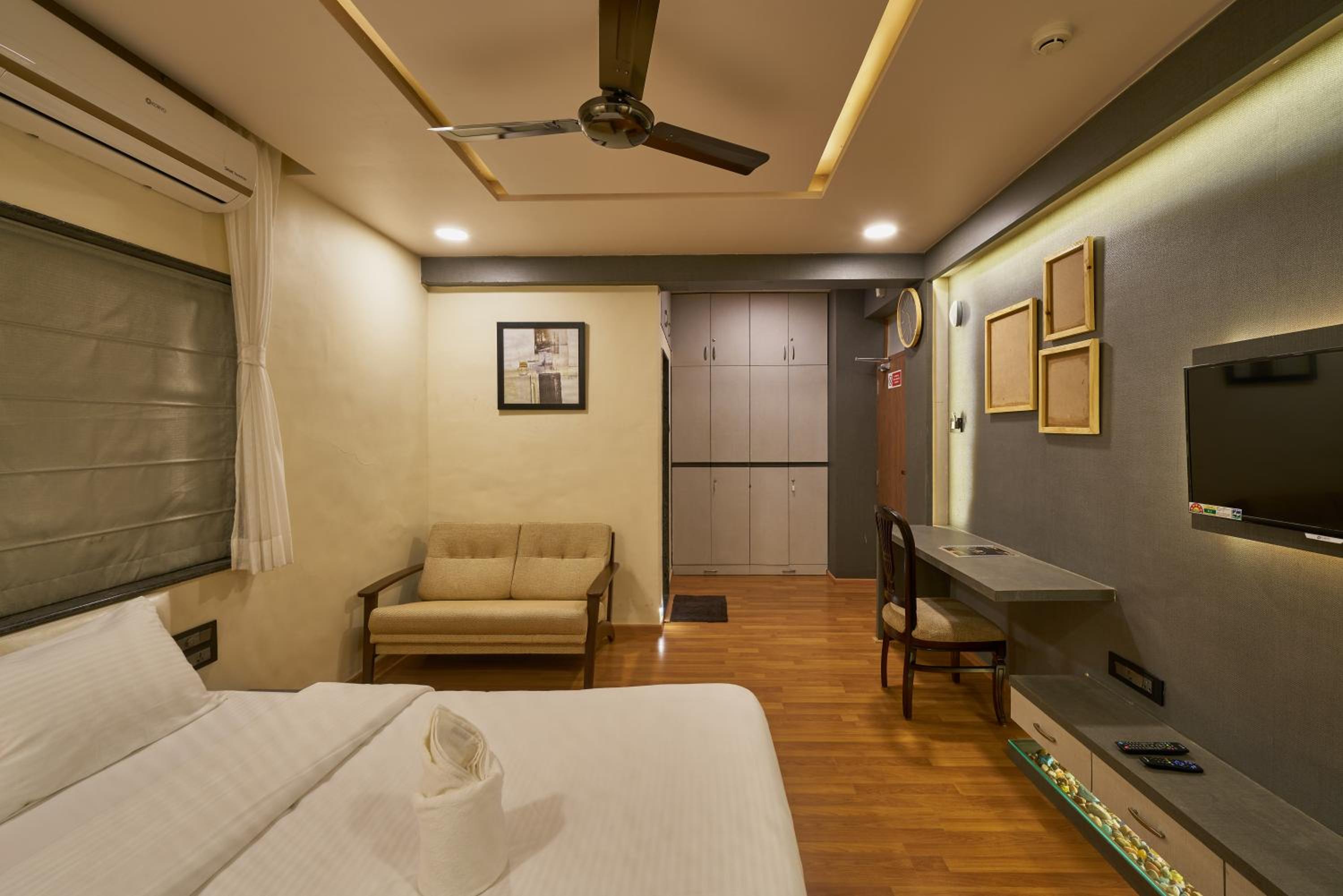Premium Room - Photo 9