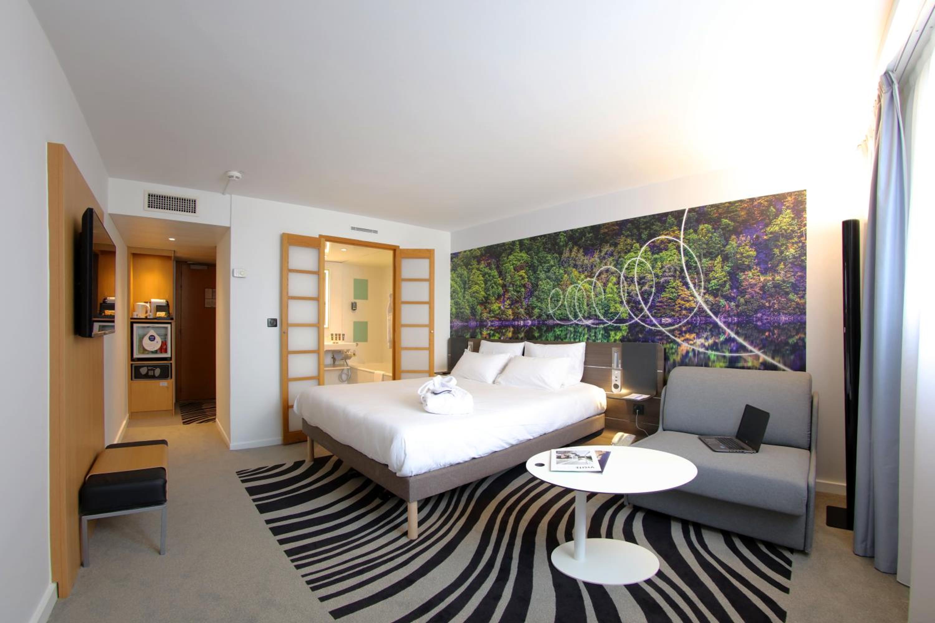 Executive Double Room with Sofa Bed - Photo 1