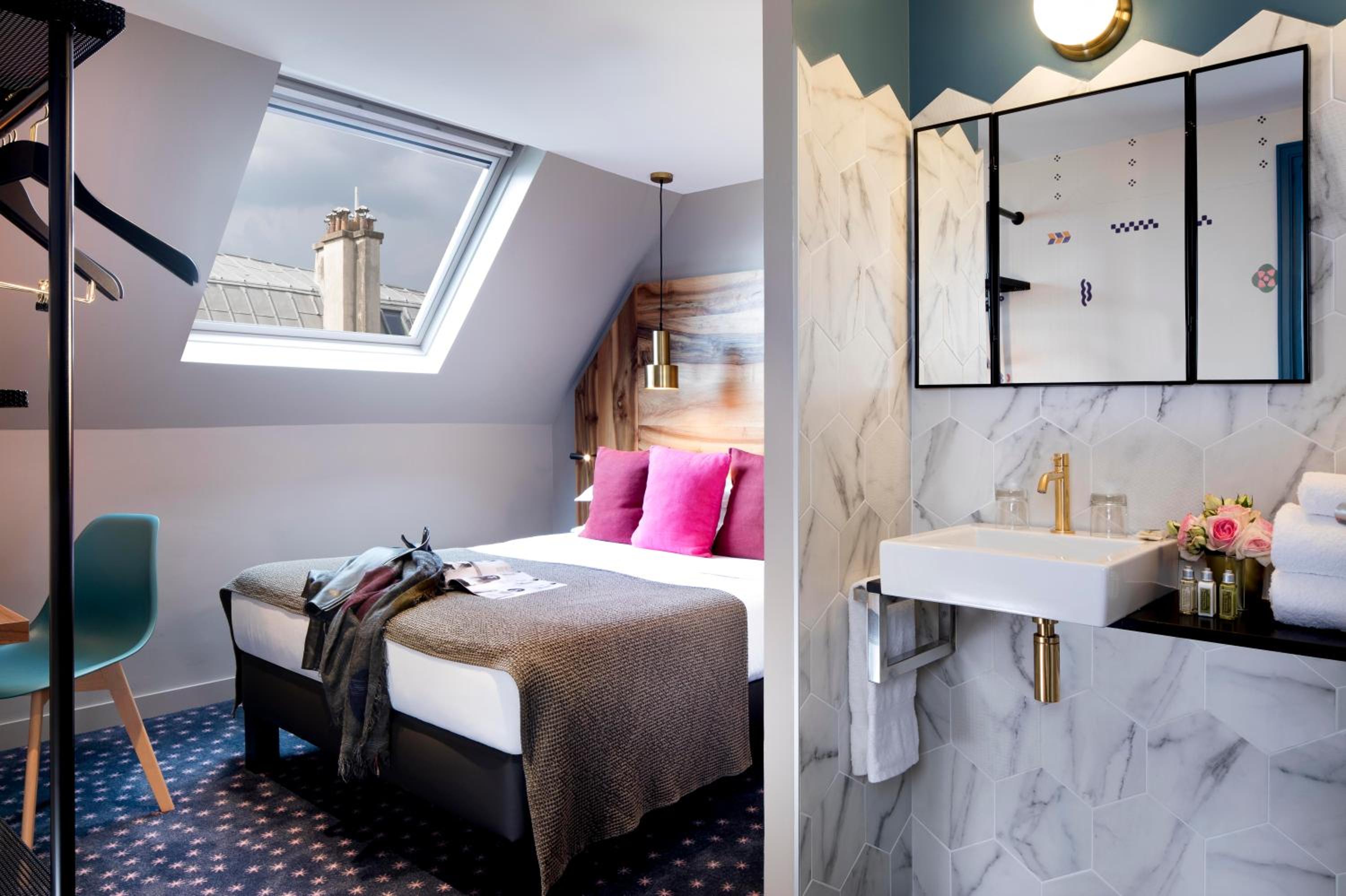 Superior Double Room thumbnail 6
