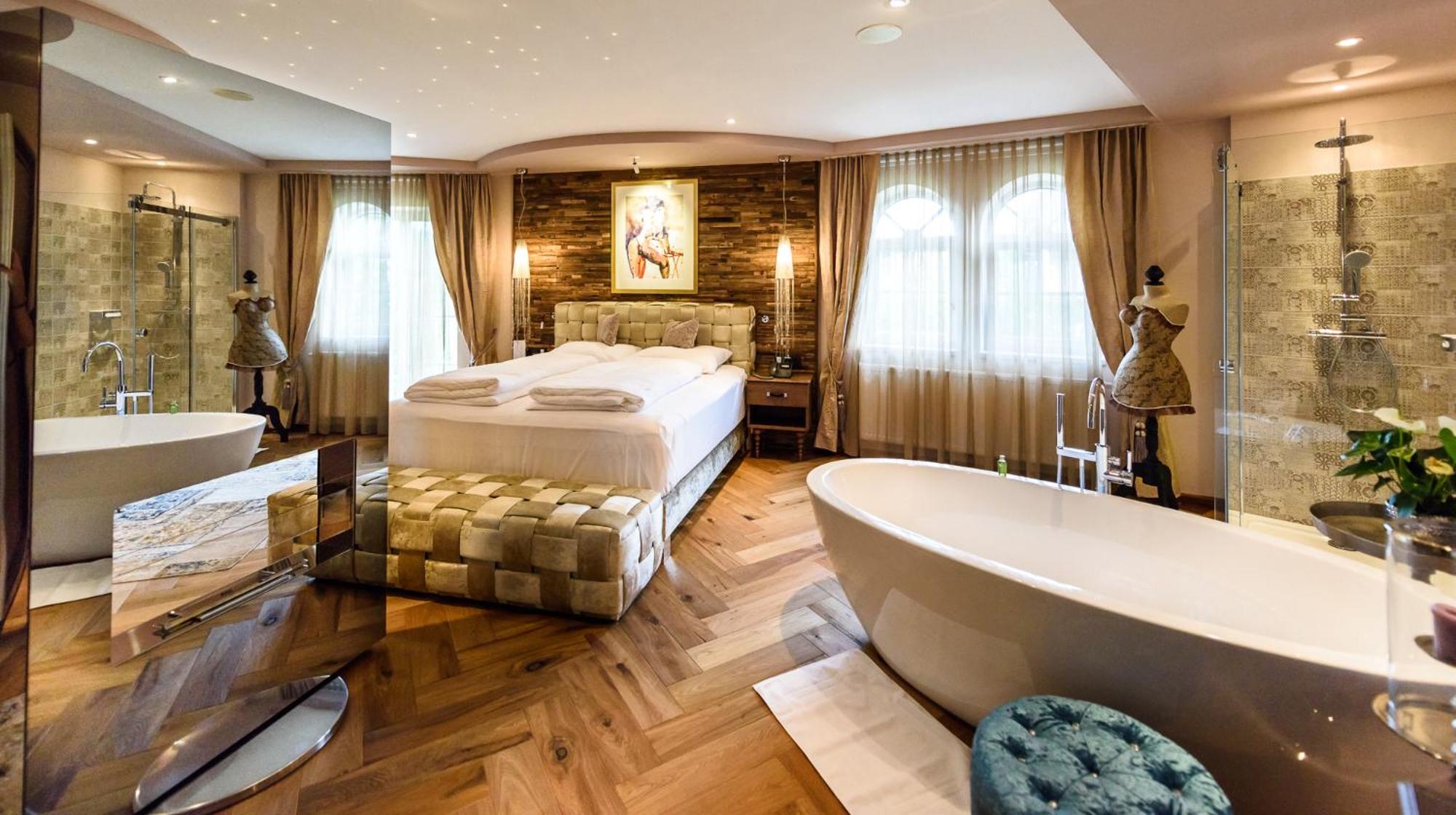Deluxe Junior Suite photo 3