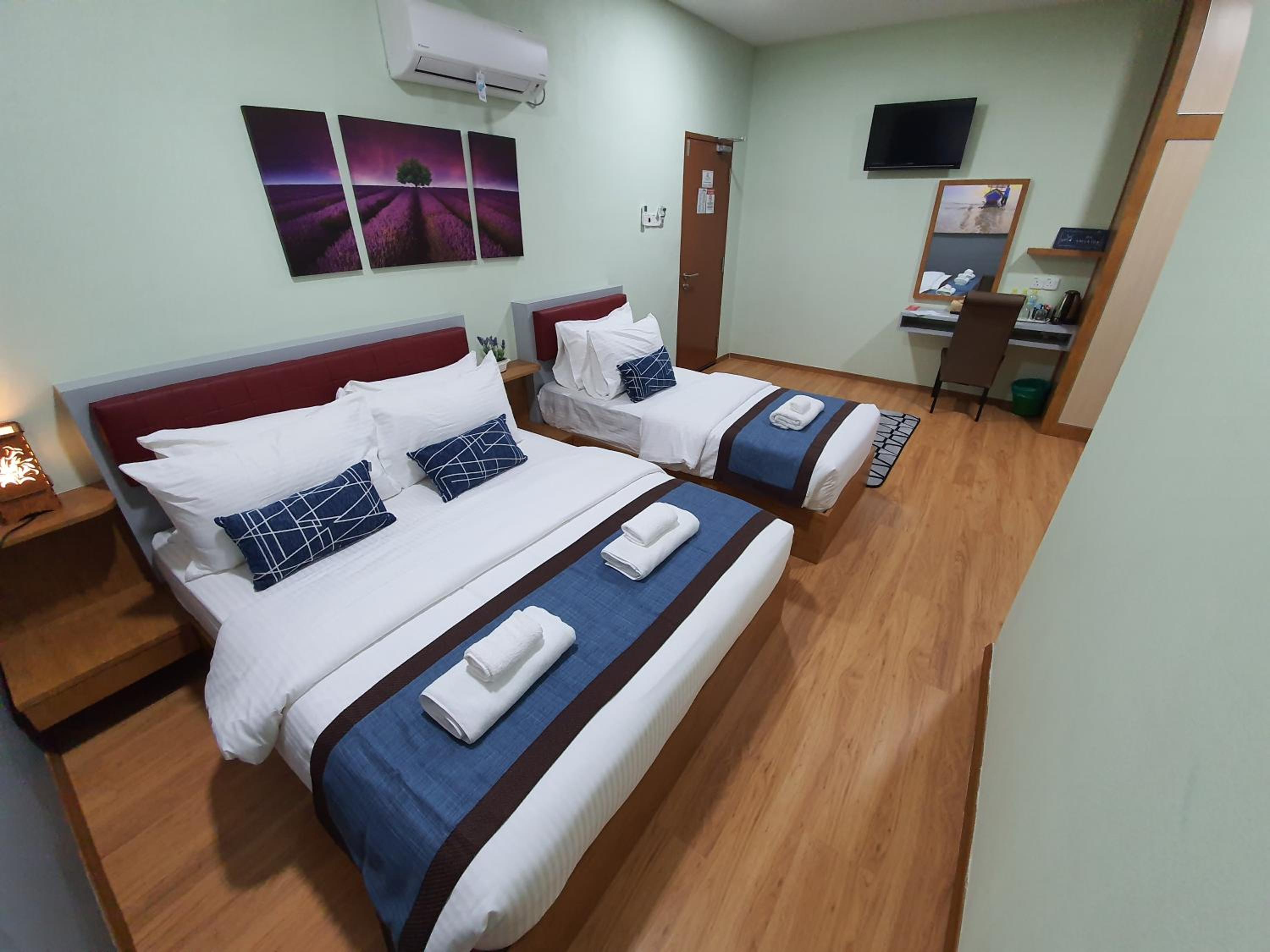Comfort Triple Room with Shower - Photo 1