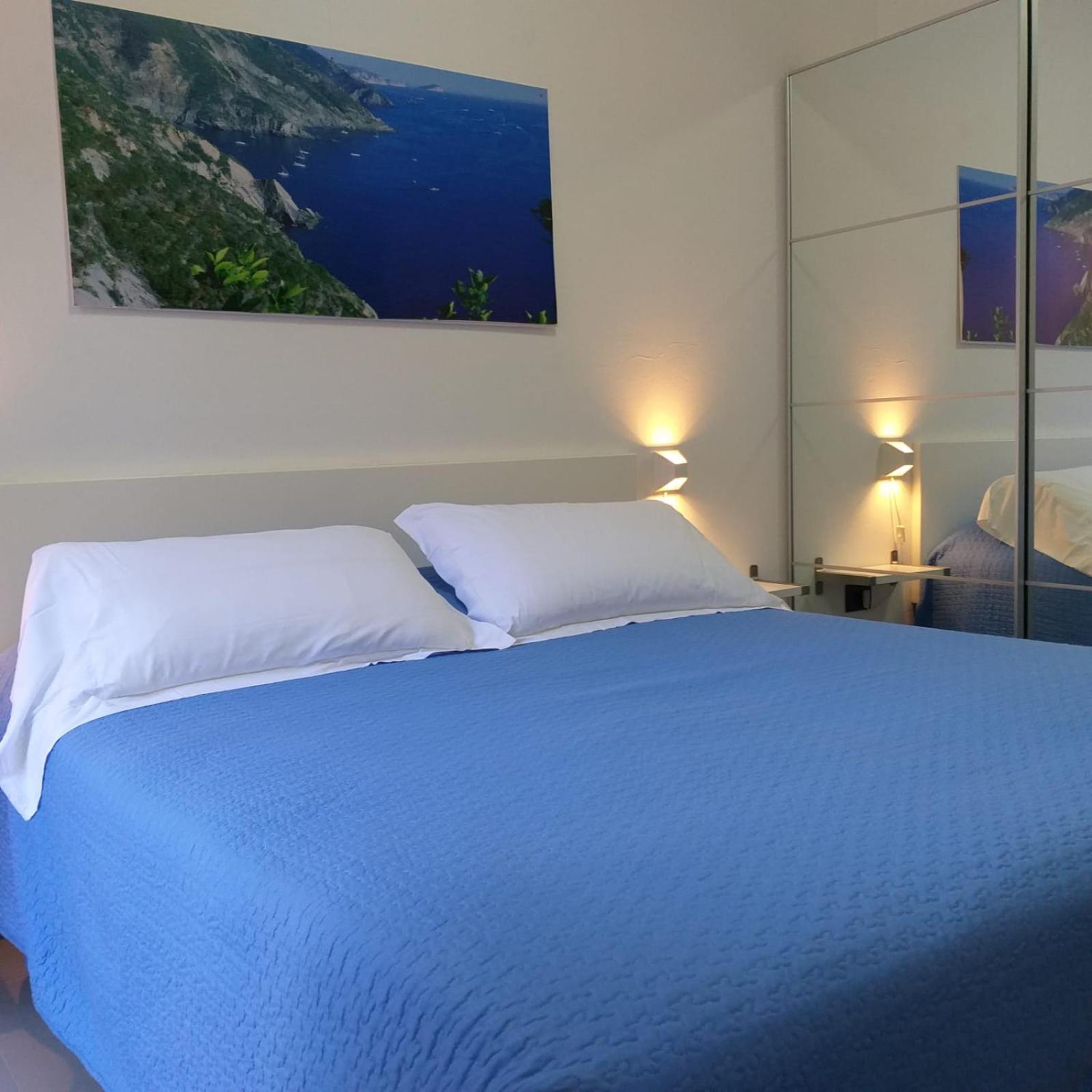 Double Room with Balcony (3 Adults) photo 2