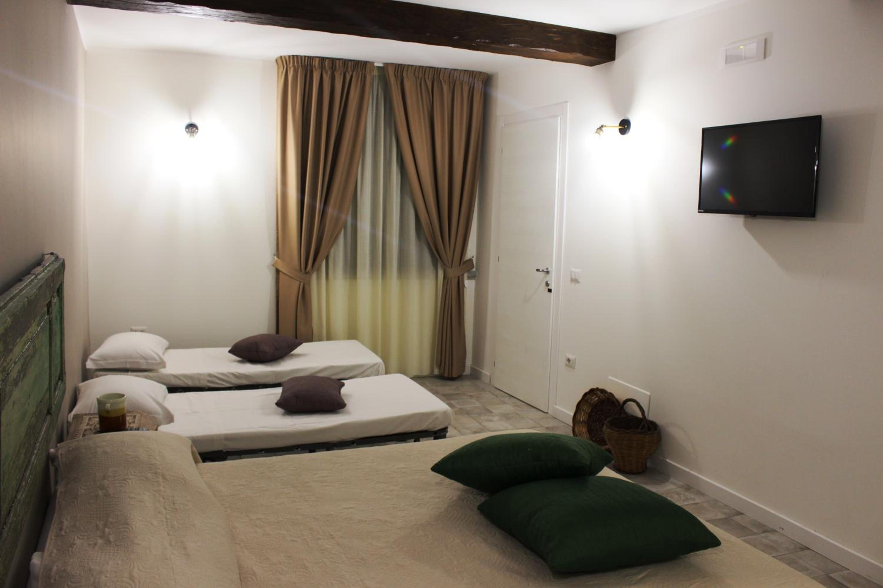 Quadruple Room With Bathroom photo 2