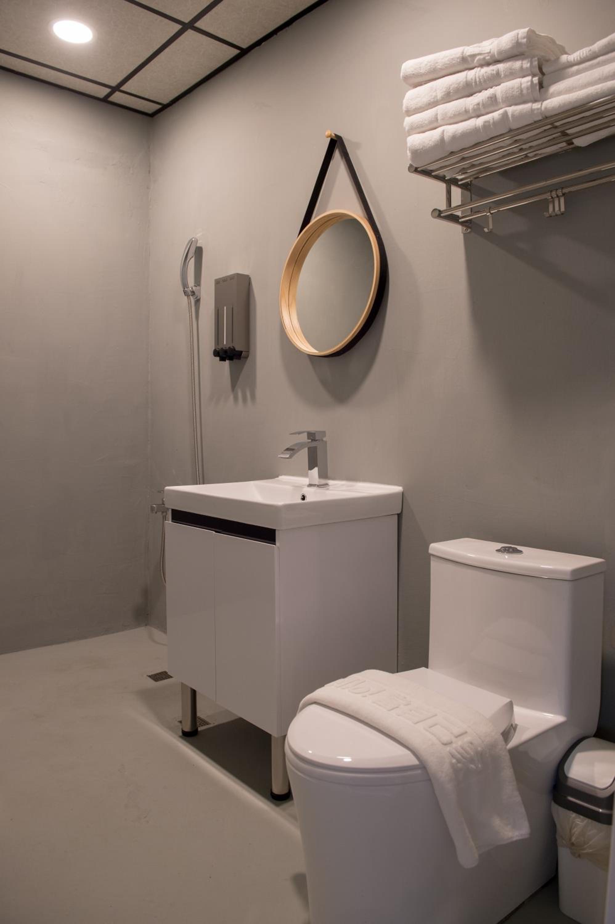 Double Room  - No Window - Photo 6