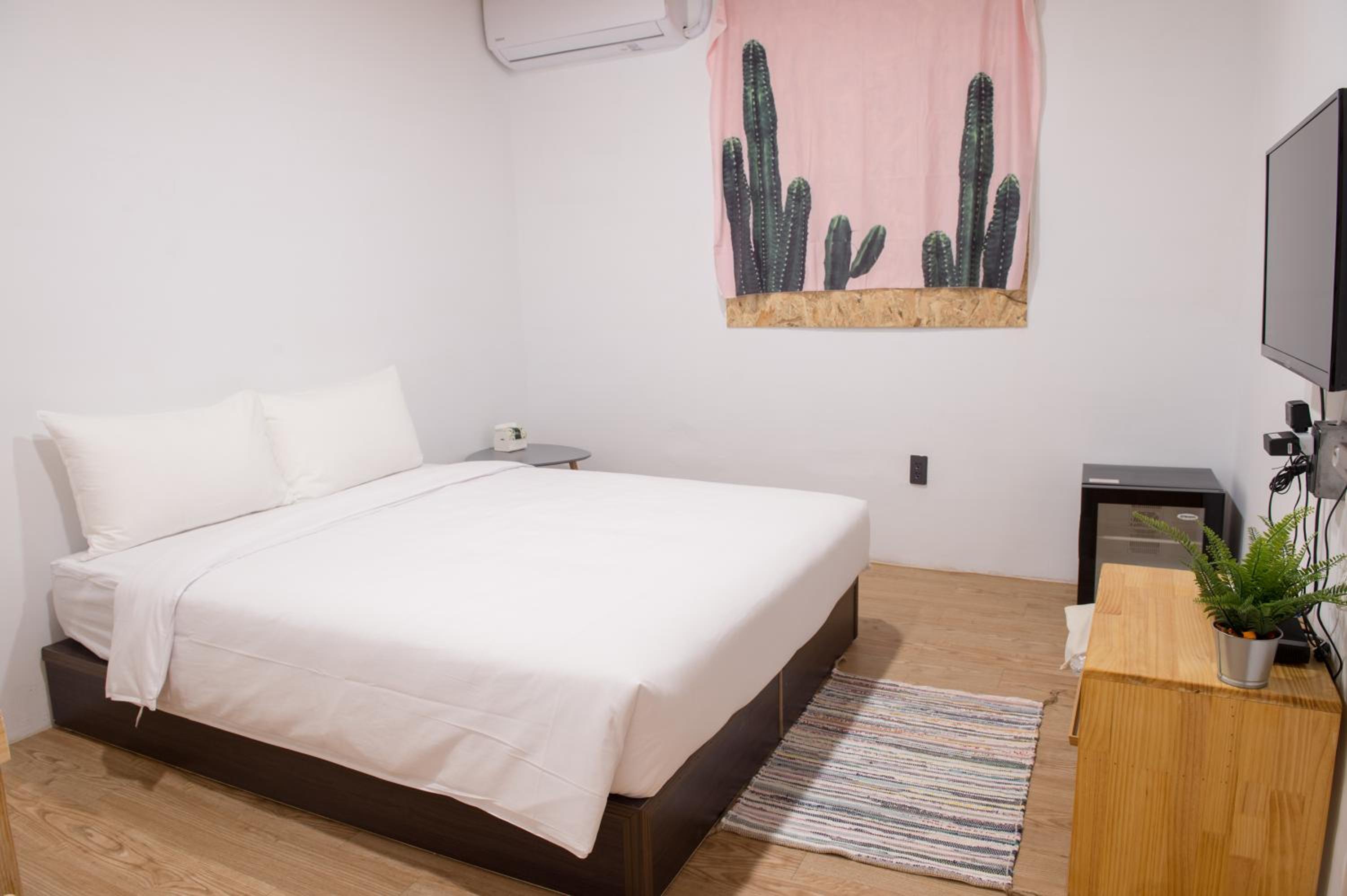 Double Room  - No Window - Photo 4