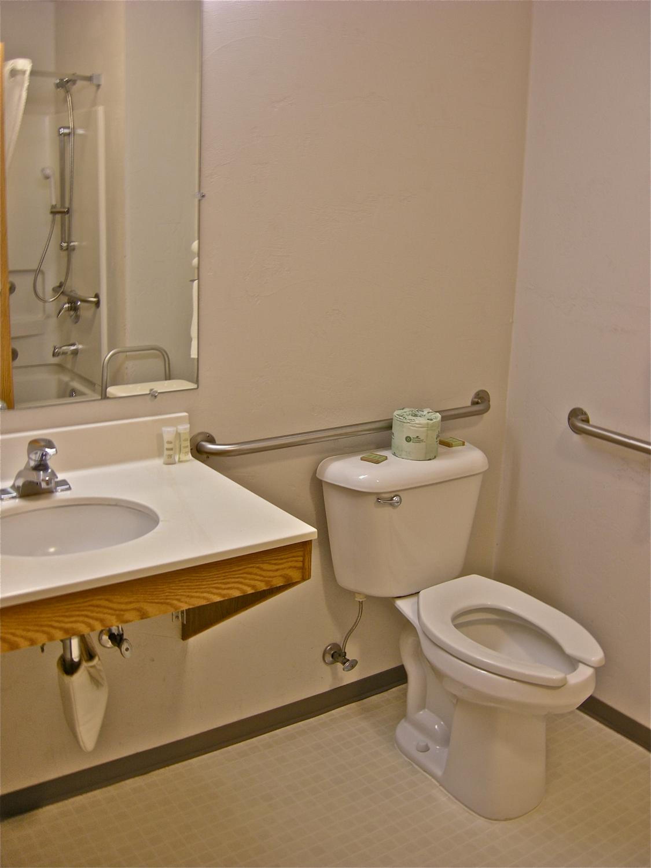 Queen Room - Disability Access - Non-Smoking - Photo 3
