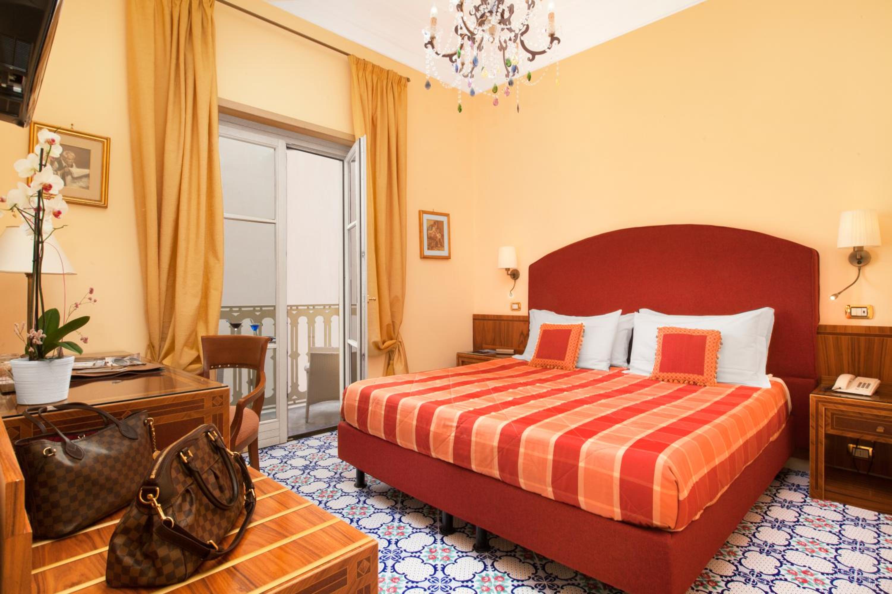 Classic Double or Twin Room with Rear View - Photo 8