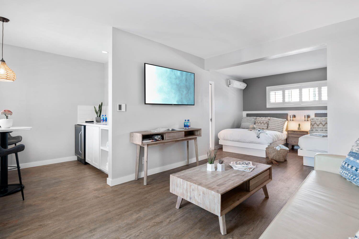 Deluxe Double Room with Side Sea View - Photo 4