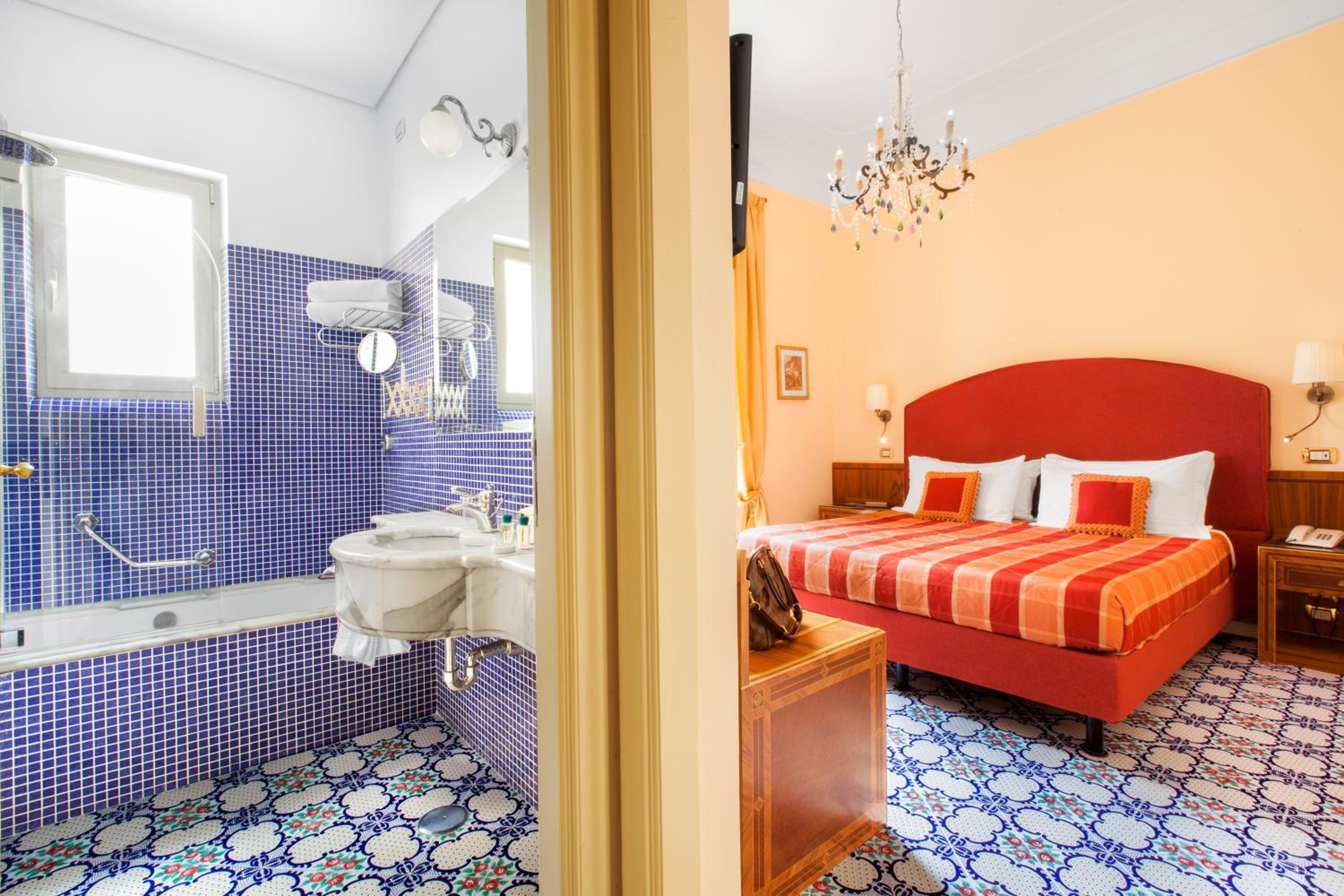 Classic Double or Twin Room with Rear View - Photo 3