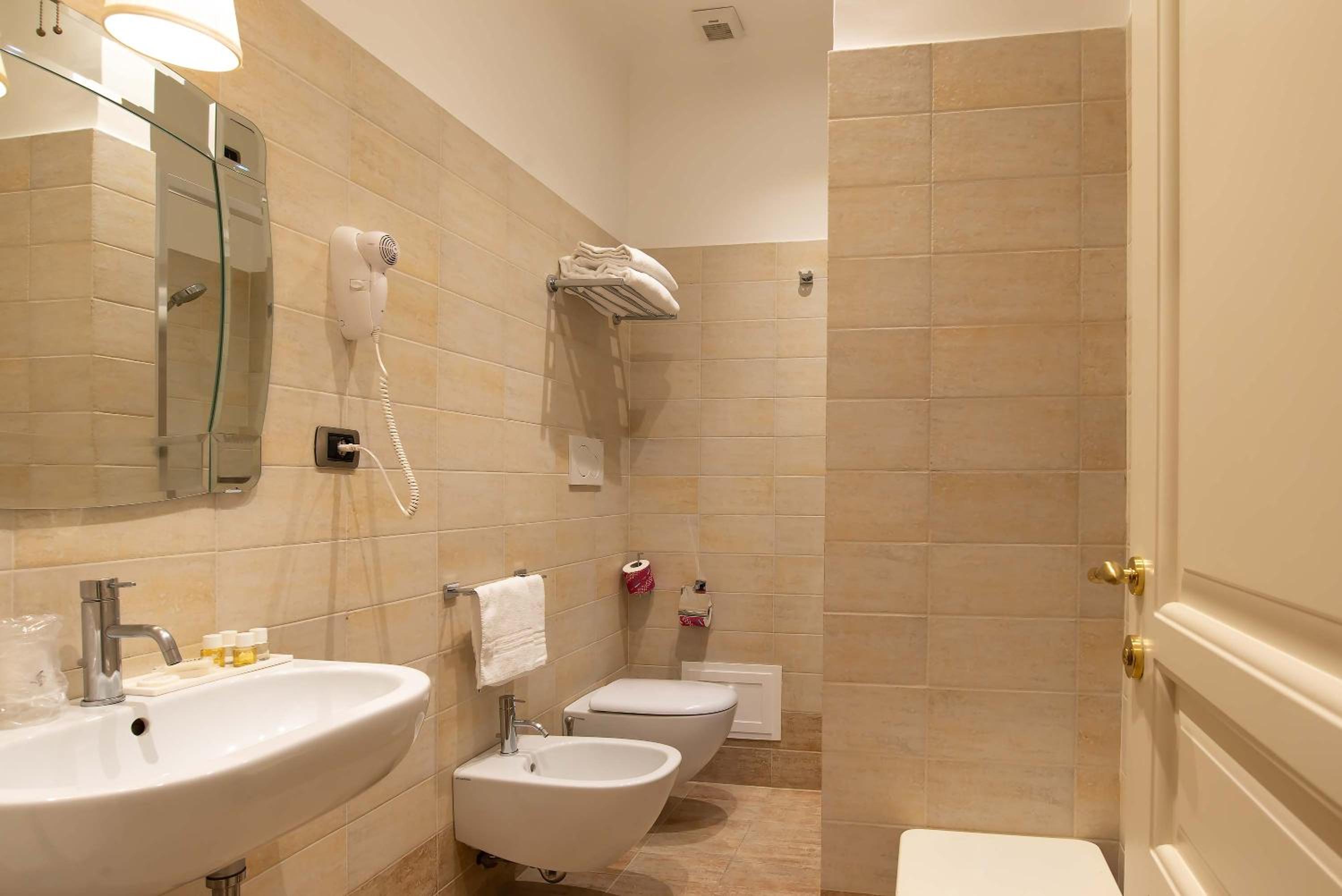 Standard Double or Twin Room photo 2