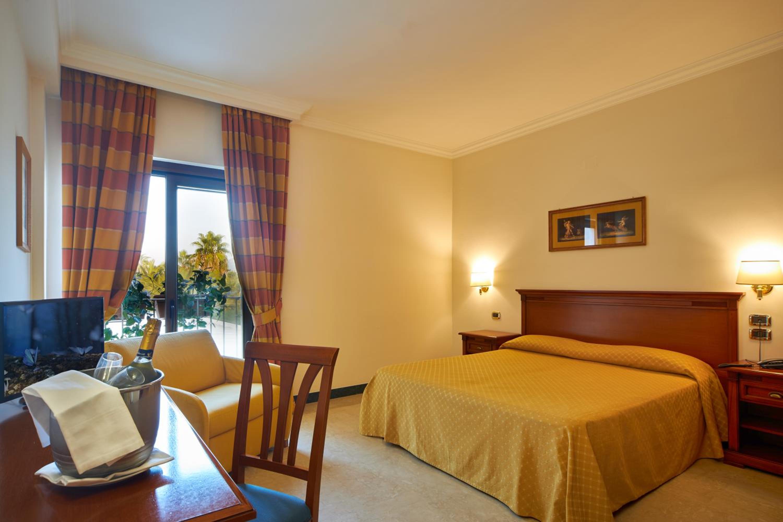 Deluxe Triple Room photo 2