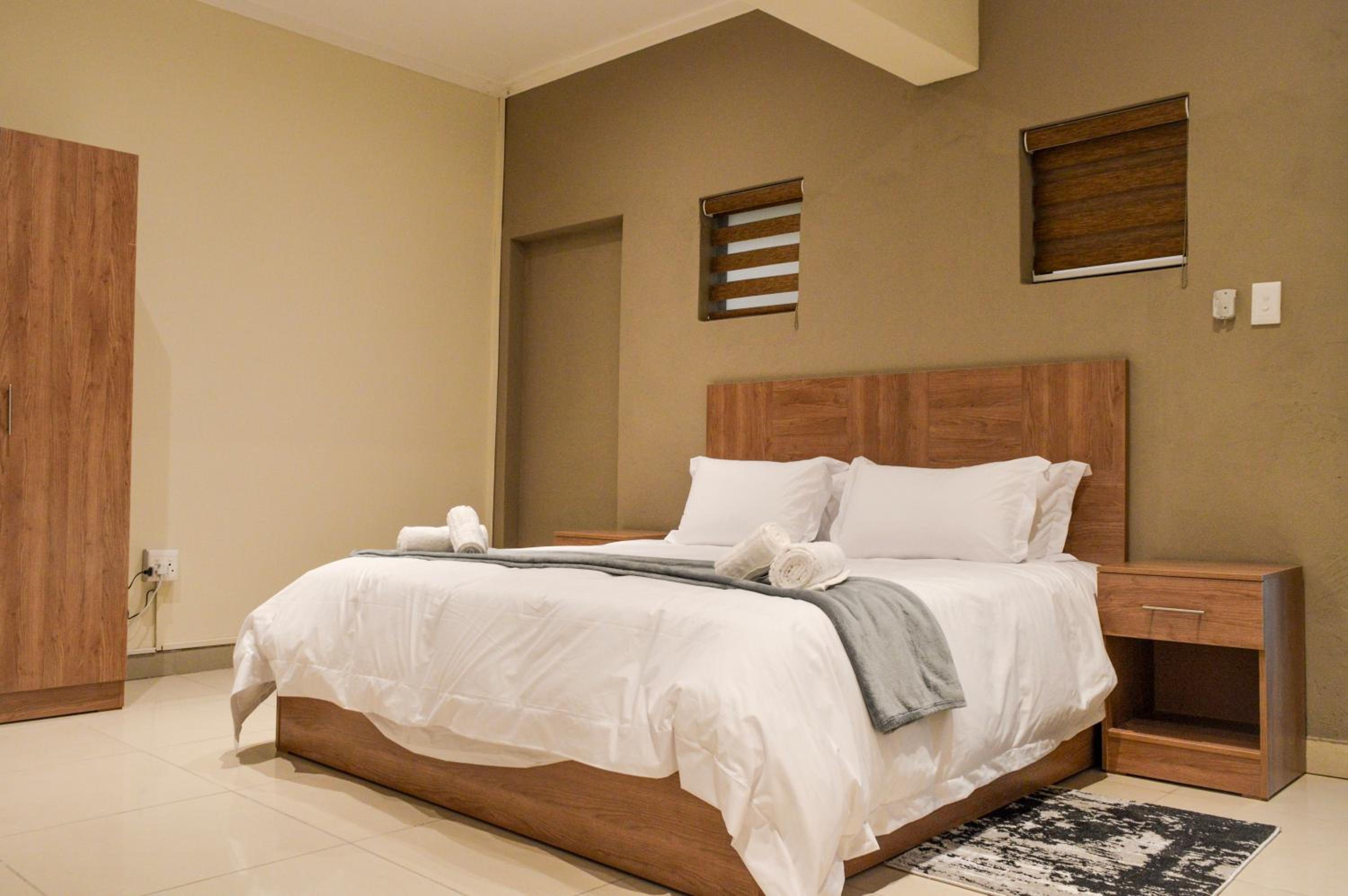 Deluxe Double Room (2 Adults + 1 Child)